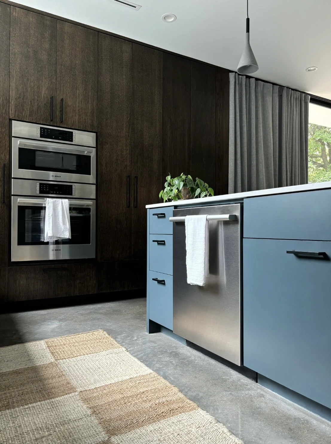 Modern kitchen designed by Austin interior designer HOLLEYHOUSE