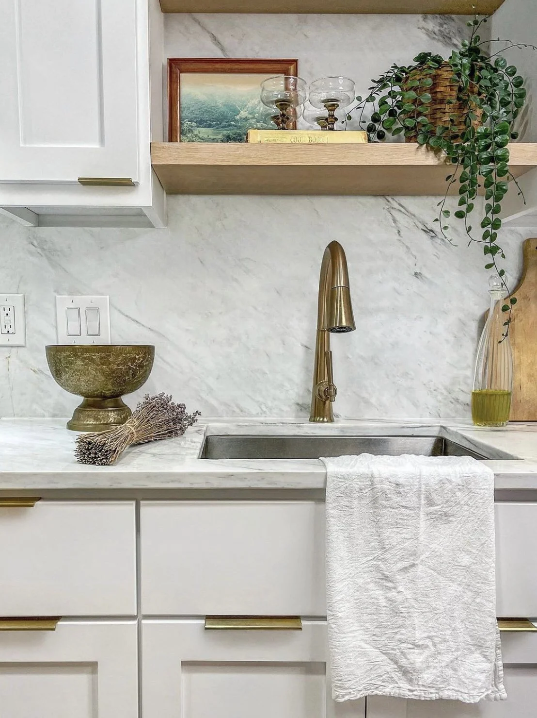 Chic kitchen designed by Austin interior designer HOLLEYHOUSE