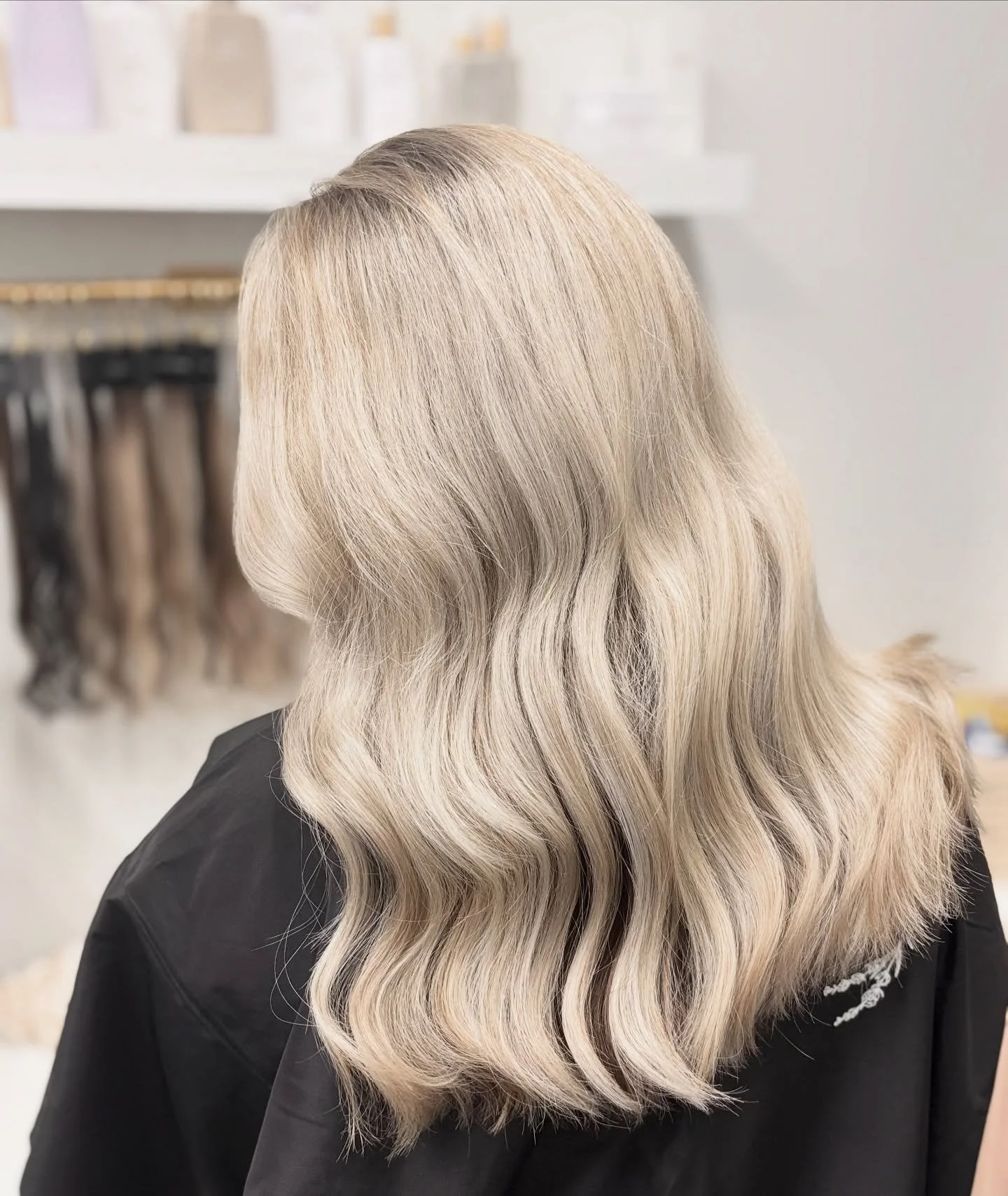 ☁️ Vanilla Beam Blonde ☁️
Ultra-bright, buttery-soft, and seamlessly blended &mdash; this is your &ldquo;all-over glow&rdquo; moment ✨

A Heavy Full Highlight is perfect if you want your blonde to feel radiant from every angle. It adds maximum bright