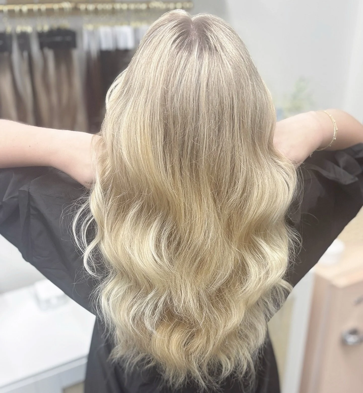 Champagne Glow Blonde 🥂✨
Because effortless luxury never goes out of style. This creamy pearl-gold blend reflects the light in all the right ways &mdash; soft, luminous, and kissed with just enough warmth to make your complexion glow.

Why this look