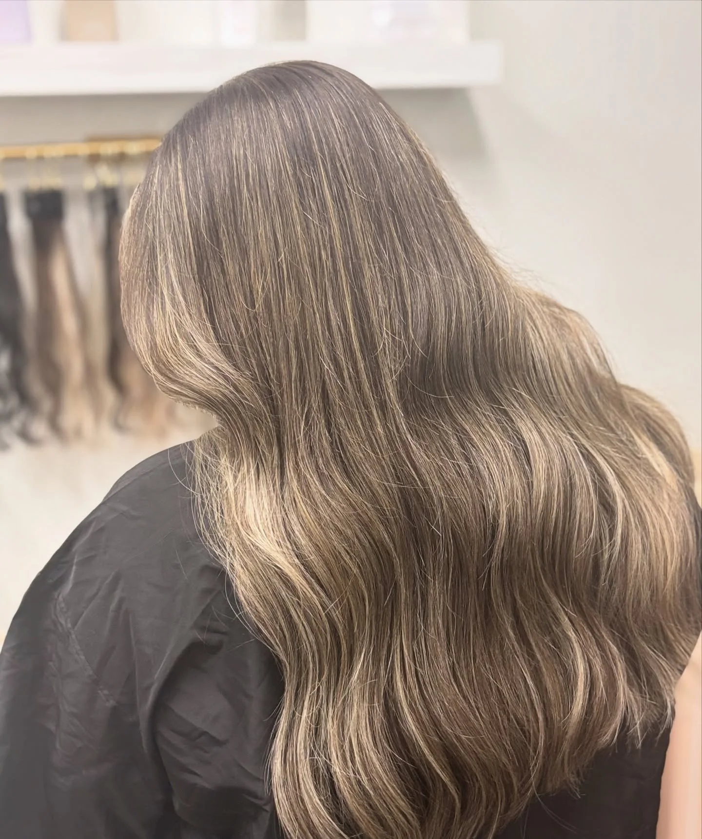 ✨ Golden Hour Glow ✨

There&rsquo;s nothing like a transformation that brings someone&rsquo;s natural beauty back to life &mdash; soft, dimensional, and effortlessly radiant 🤍

We took dull, grown-out color and revived it into this sunlit, lived-in 