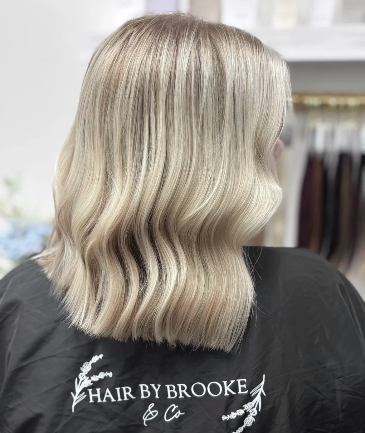 ✨ BRIGHT VANILLA BLONDE ✨

Soft, creamy, and glowing &mdash; this blend is giving &ldquo;perfect winter sunshine in hair form.&rdquo;
A bright, vanilla-drizzled blonde with a seamless root melt, diffused brightness around the face, and that smooth, g