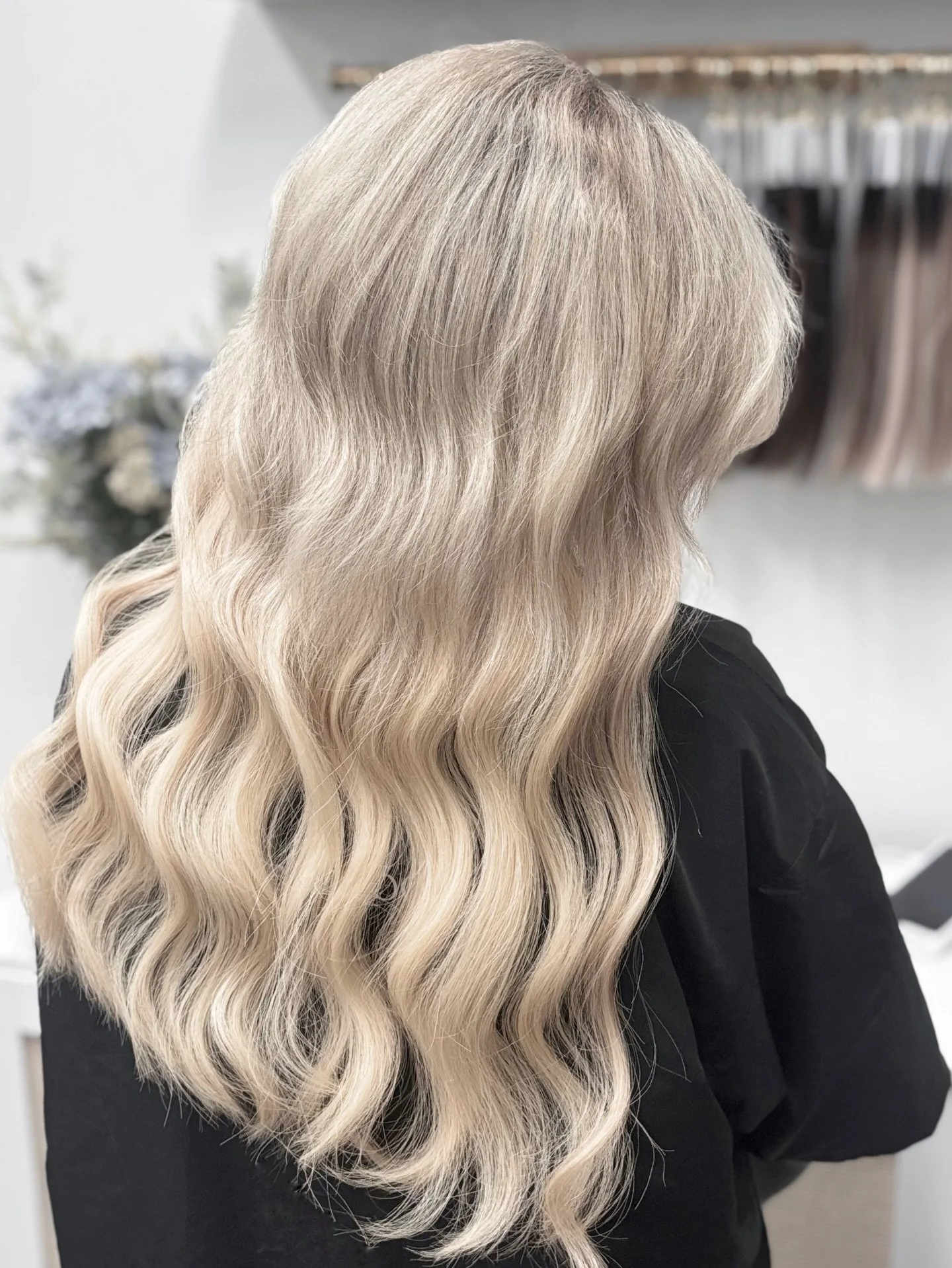 COLOR CORRECTION + COMPLETE EXTENSION OVERHAUL ✨
Featuring: Champagne Sands Blonde 🤍🍾🌴

This transformation was truly a revival.
She came in with severe matting, improper placement, uneven tension, and extensions that were stressing her natural ha