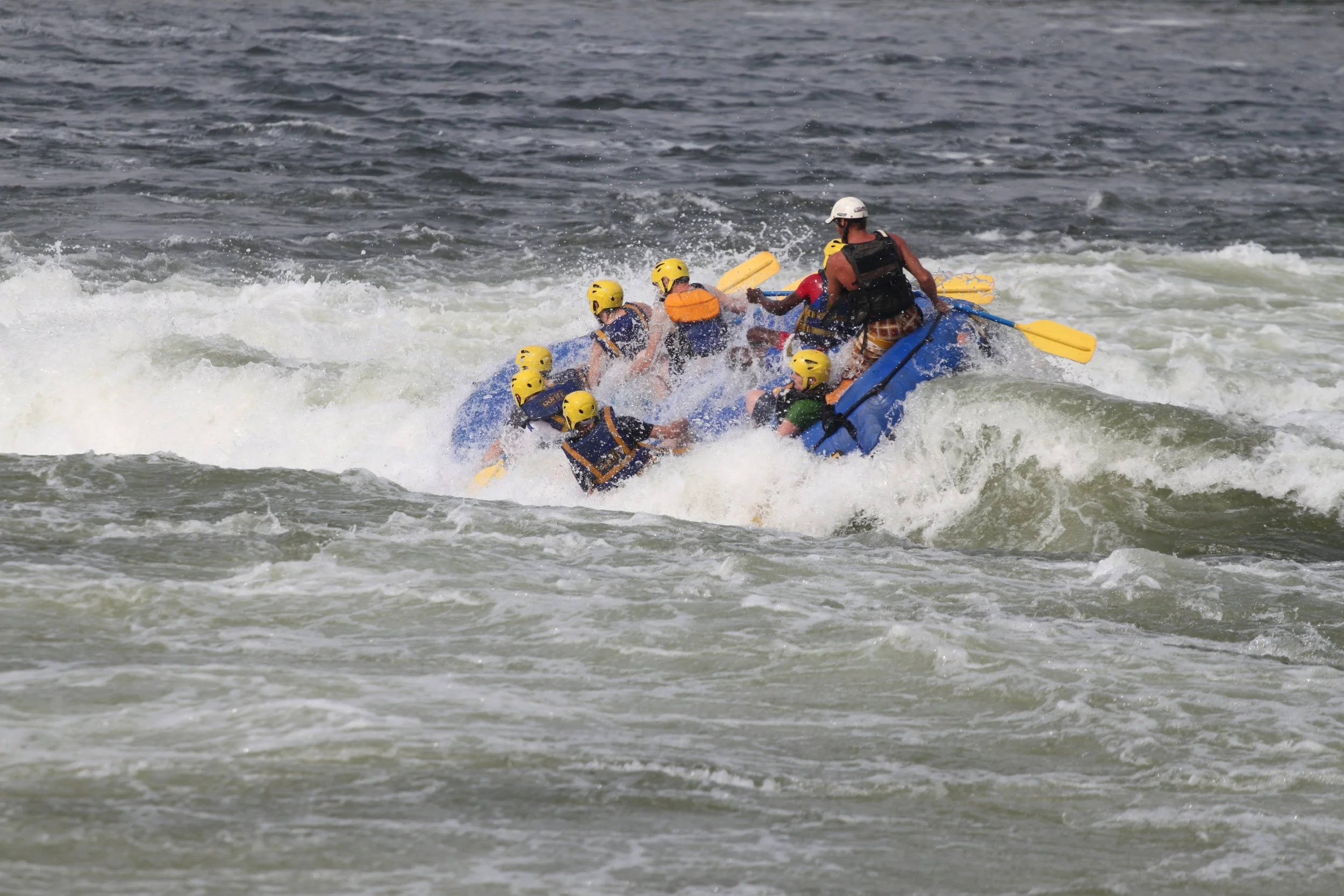 White water raft nile Jinja Uganda.jpg