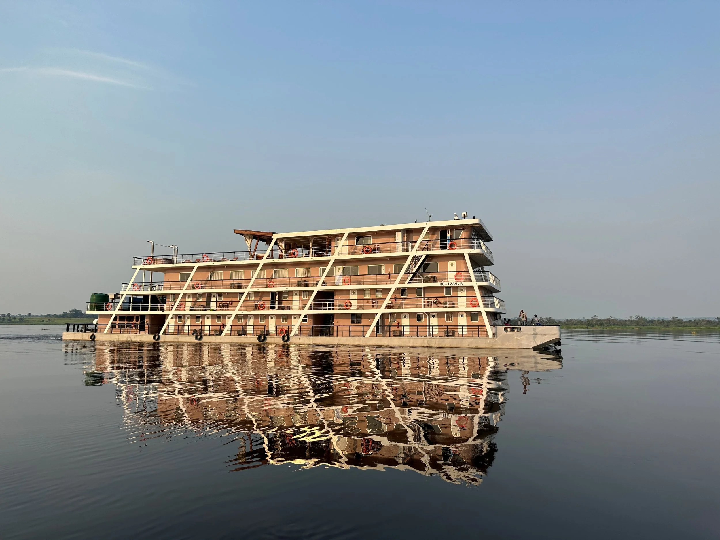 Princesse Ngalessa Reflection in Water.JPG