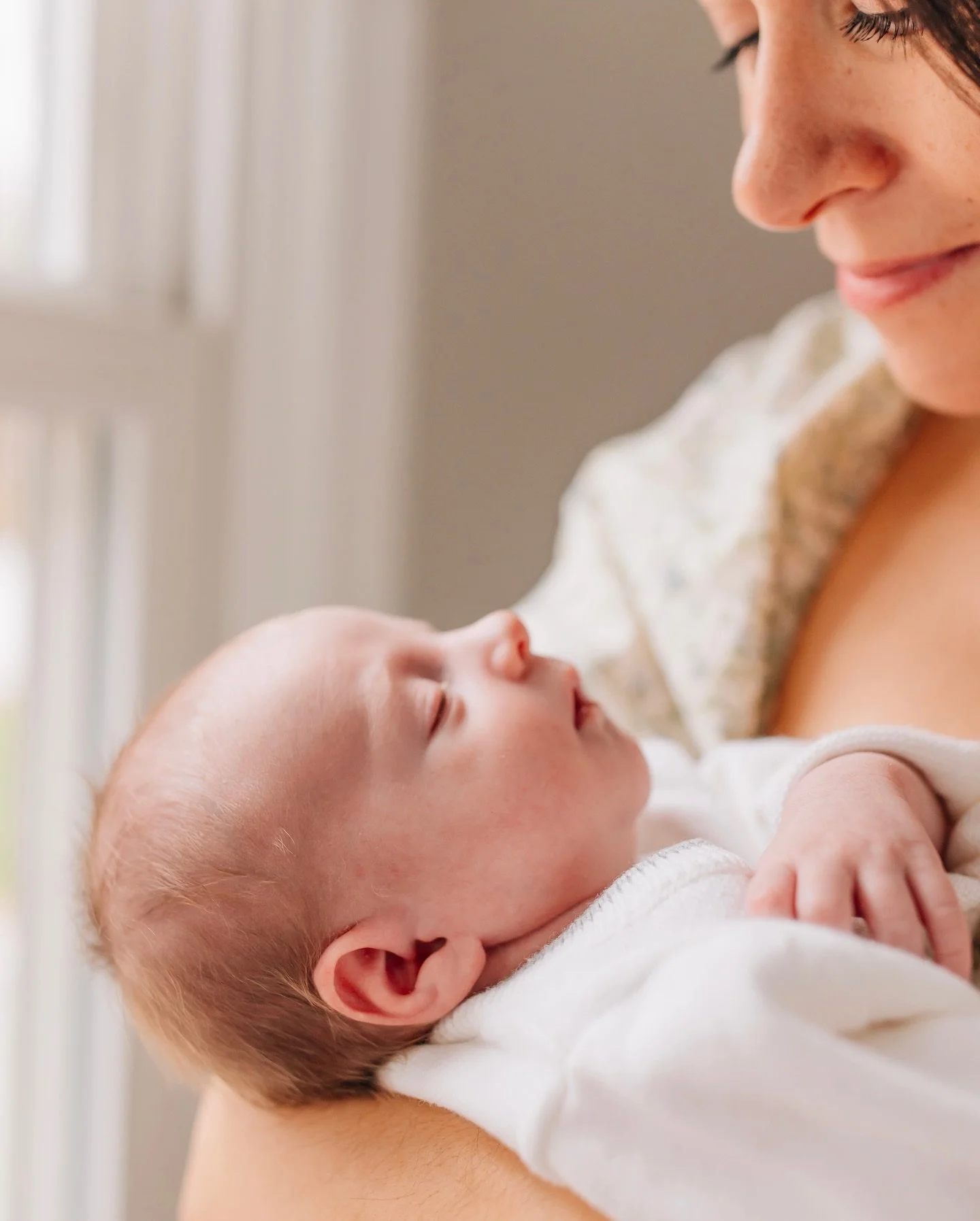 I'm meeting so many precious little ones in the next couple months and I'm really looking forward to it! Be sure to capture the sweet moments while they're still sleepy and snuggly and in that newborn bubble!
✨Link in my bio to book yours now!✨