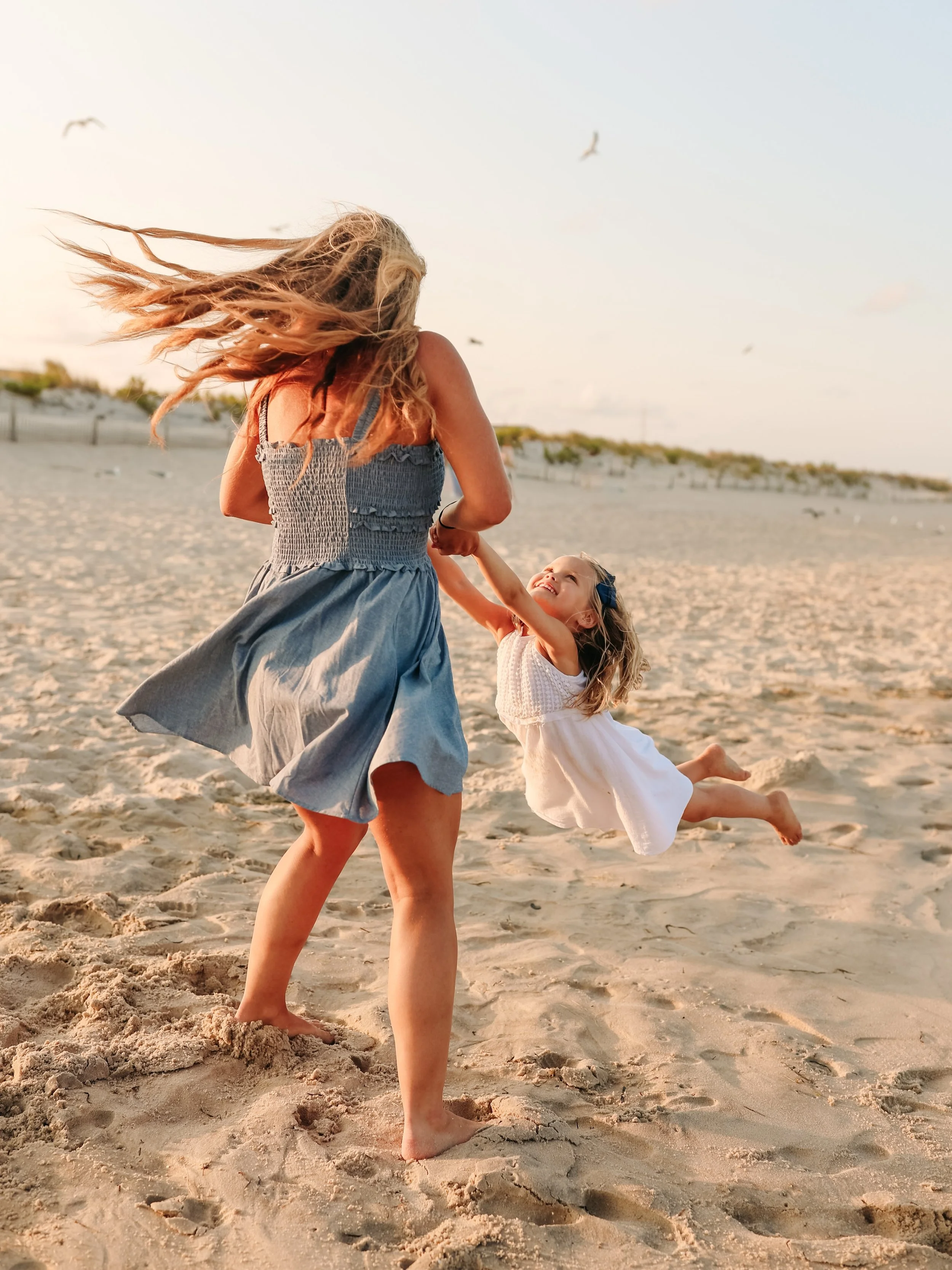 This rainy MDW weekend is kicking off my favorite season of photographing YOU in the places that carry so many memories!
Beach sessions have a way of slowing things down. Golden hour barefoot walks, sandy toes, kids being kids. The kind of memories t