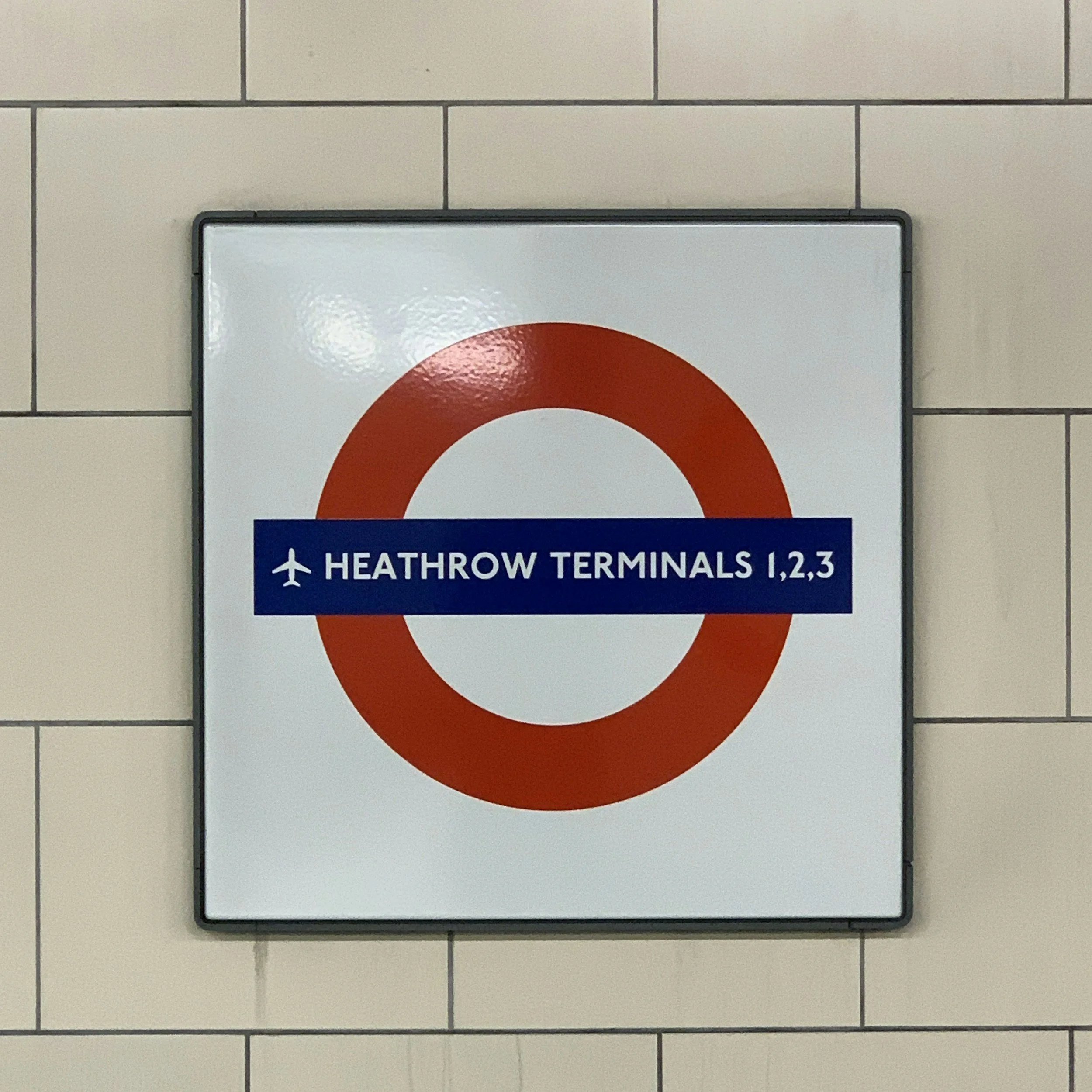 What’s the difference between Heathrow airport transfer and public transport options?