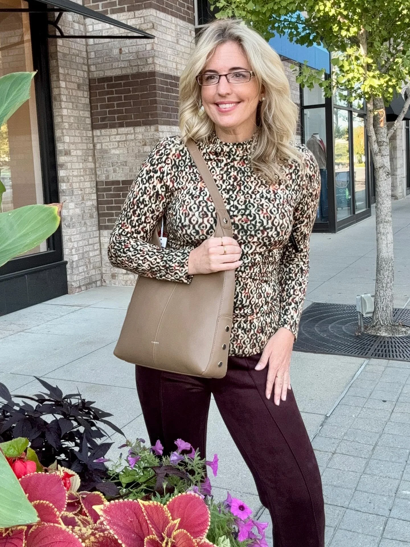 Another sneak peek look! 🤩 See all their new styles TONIGHT! 

Liverpool virtual fashion show tonight @ 6:30pm

In-store Fit Expert Friday!

Raffles for our live audience + in-store!

GWPs with any LP purchase!

So much fun to have!! DM me for quest