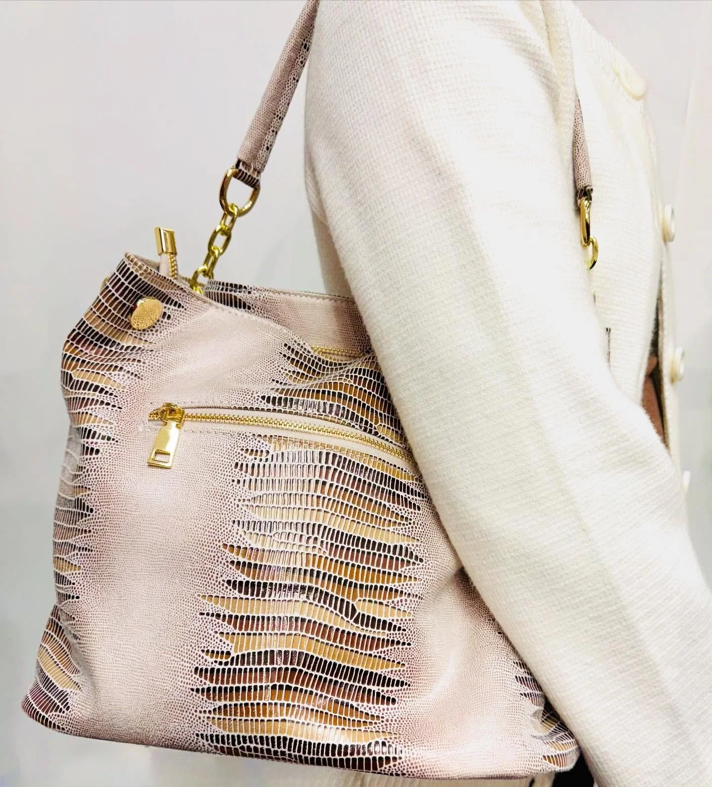 NEW HANDBAGS🤩🤩🤩

Our event starts tomorrow 11-8!!!

👛$20 FAB Gift Card for every $100 spent on handbags
👛Enter to WIN a HAMMITT!!!
👛Styles for every occasion &amp; budget

Dm me for questions or call us to hold your FAVS @ 614-754-8472

 #fabti