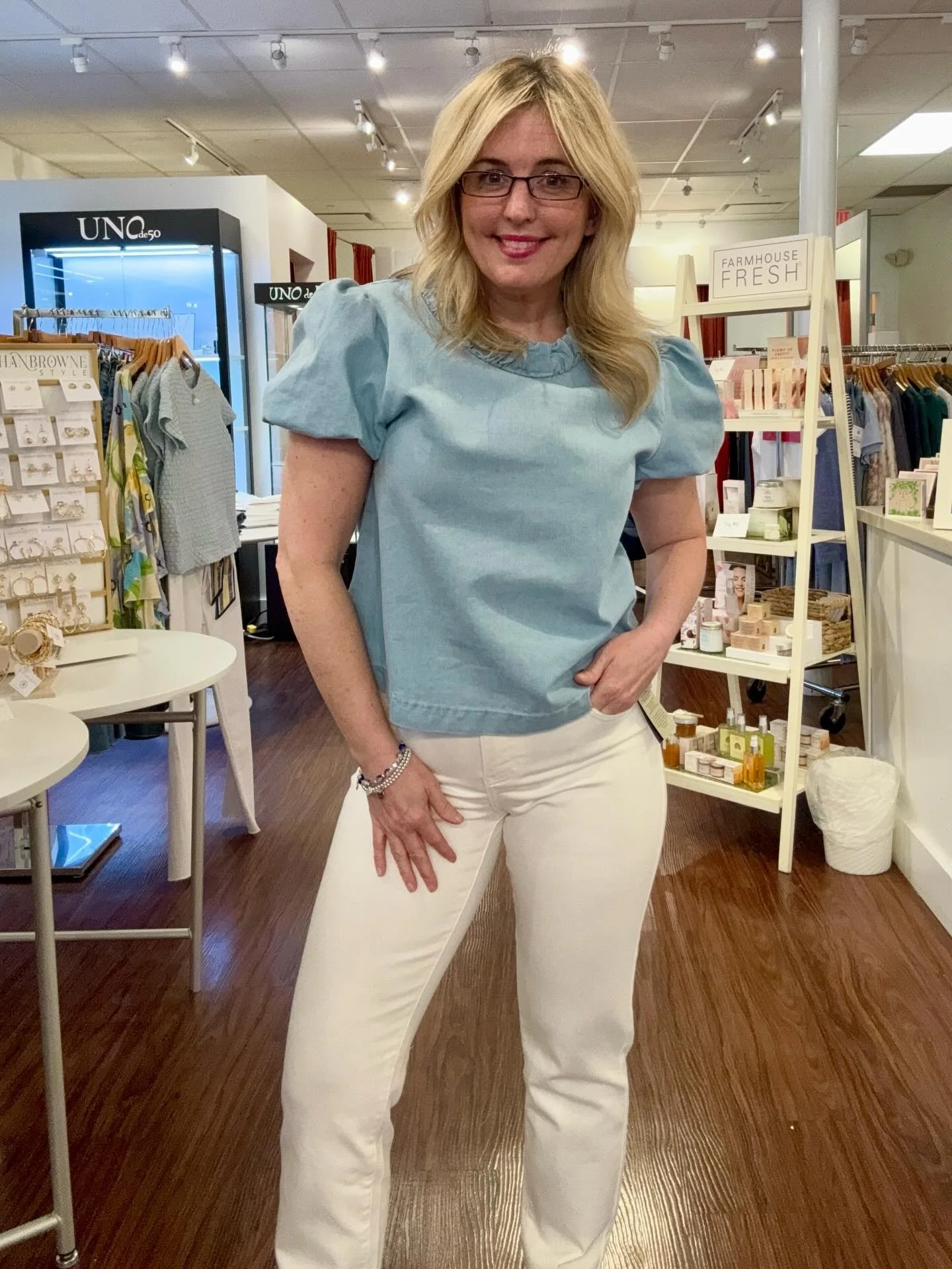 It&rsquo;s White Denim Week @ Fabtique! 

Try on a pair of white denim@and get entered to win a FREE PAIR! 😍

So many styles from your favs brands! 💕🛍️