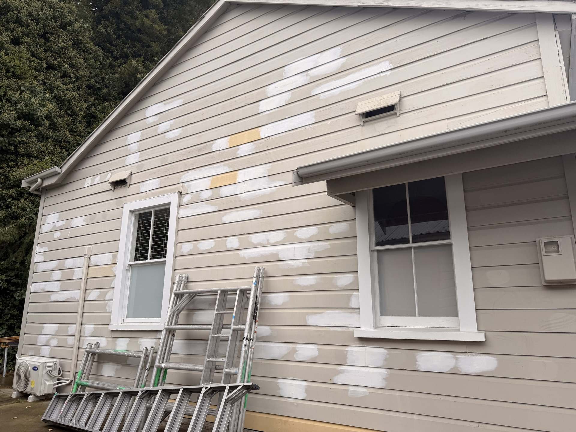 coote-road-exterior-prep-spot-priming-weatherboard.jpg