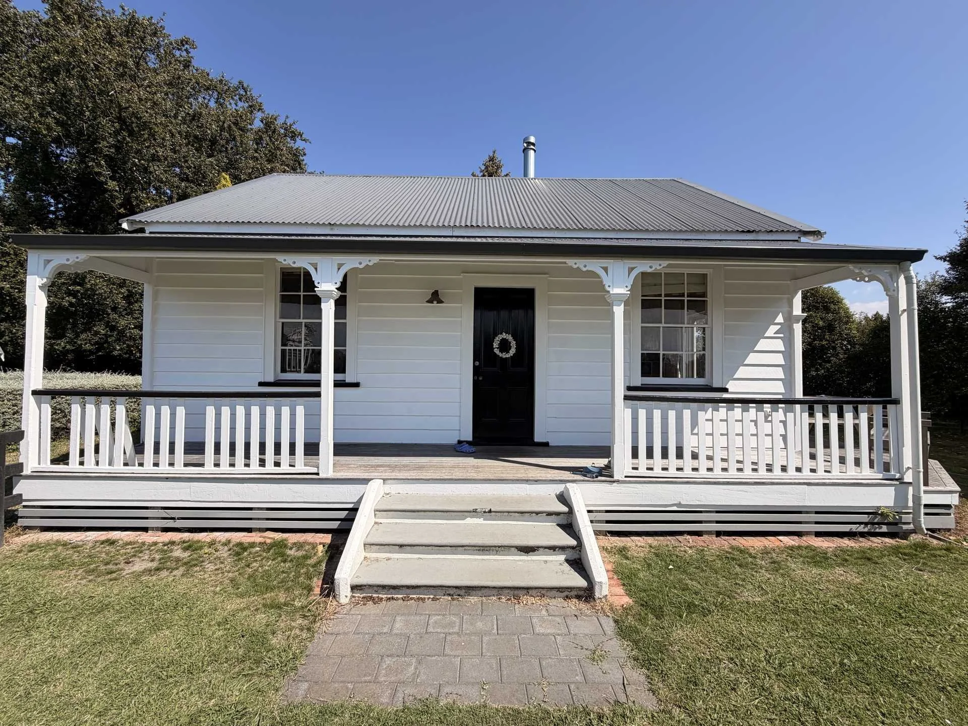 white-villa-exterior-front-verandah-repaint.jpg