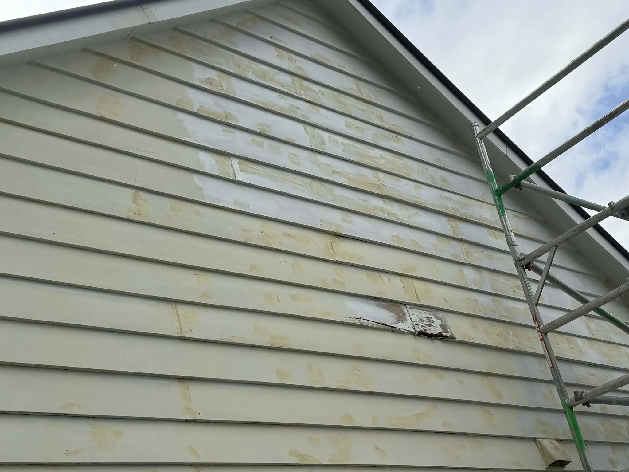 exterior-weatherboard-prep-scaffolding-close-up.jpg
