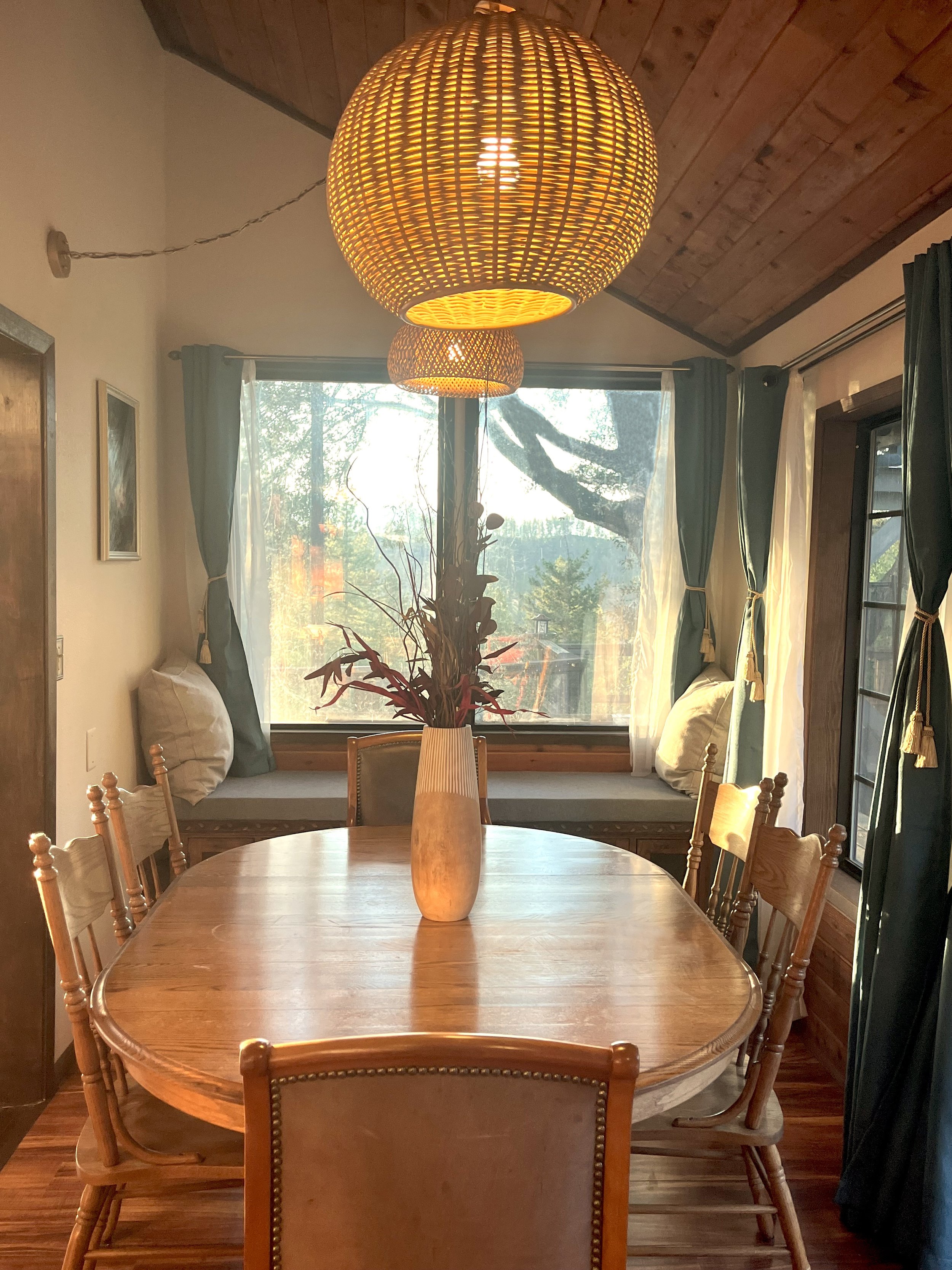 Dining 02.jpeg