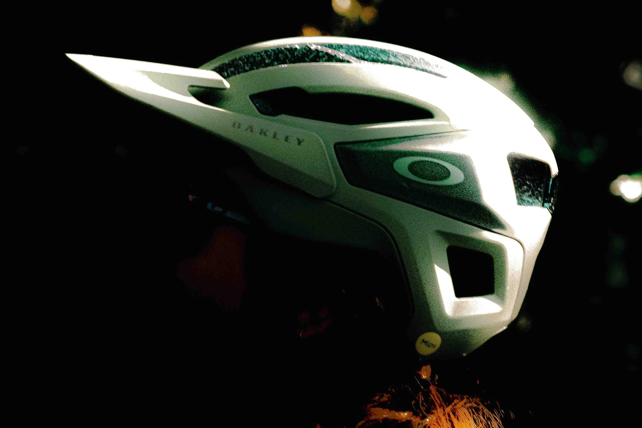 casque de vtt vert de la marque oakley