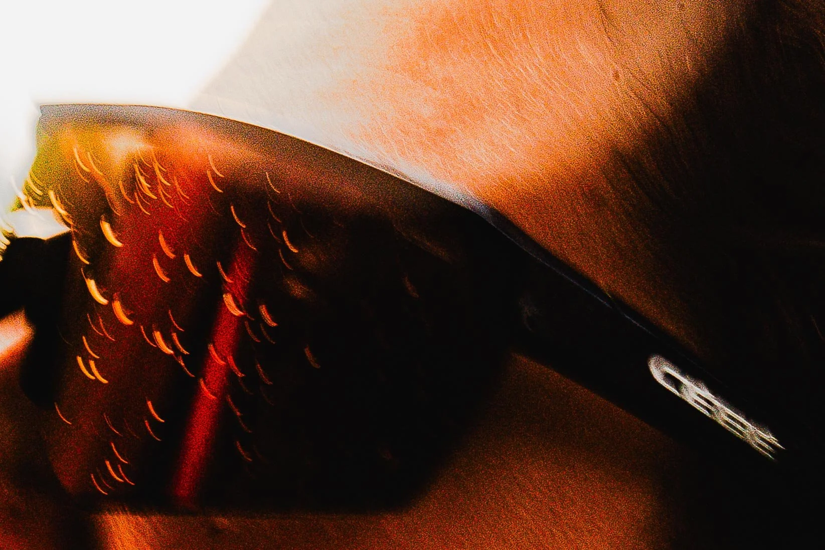 lunette de soleil avec goutte d'eau sur les verres