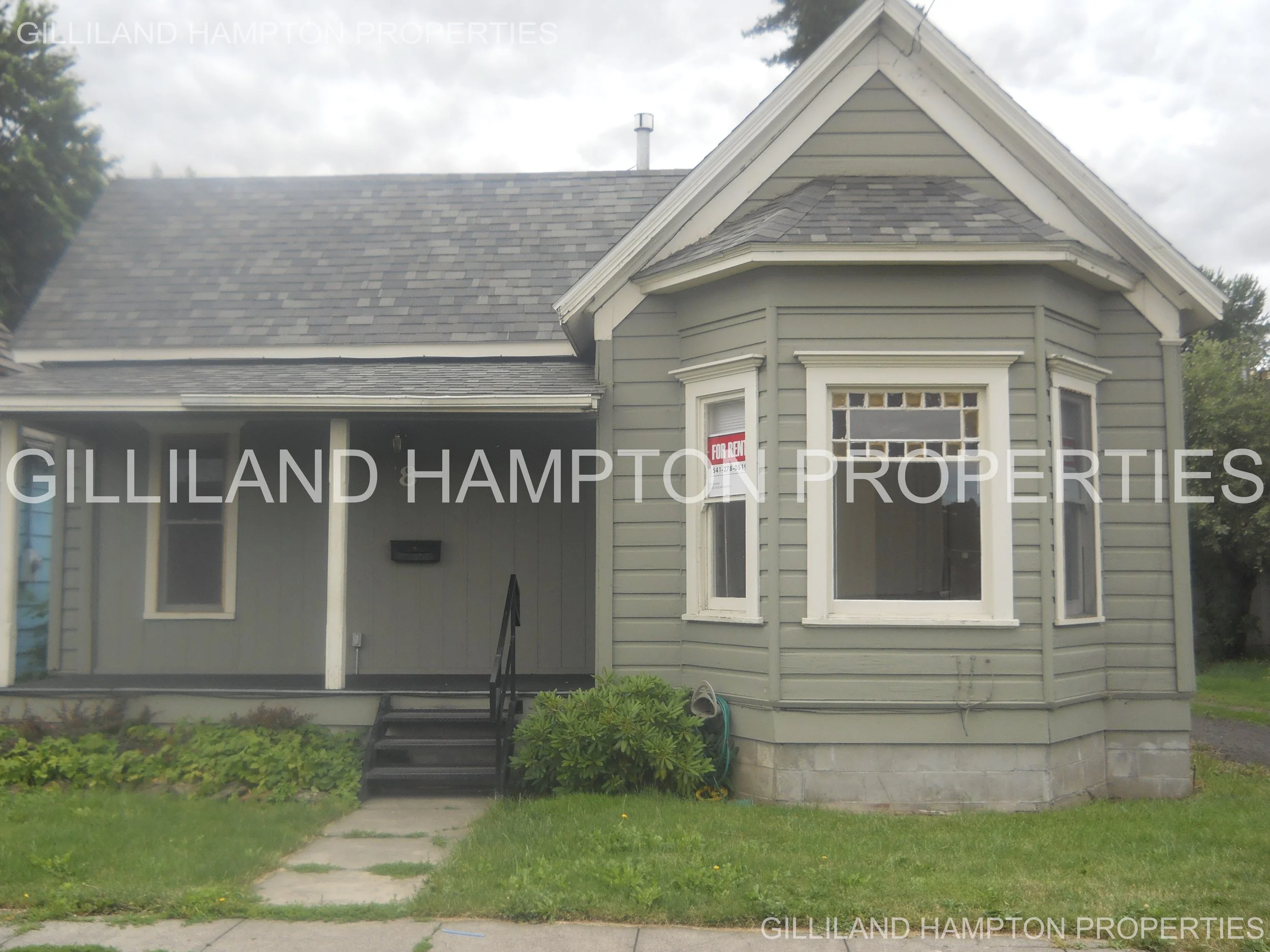 8 SE Goodwin Ave | 2 br / 1 ba | $1250/mo | Available October 14th