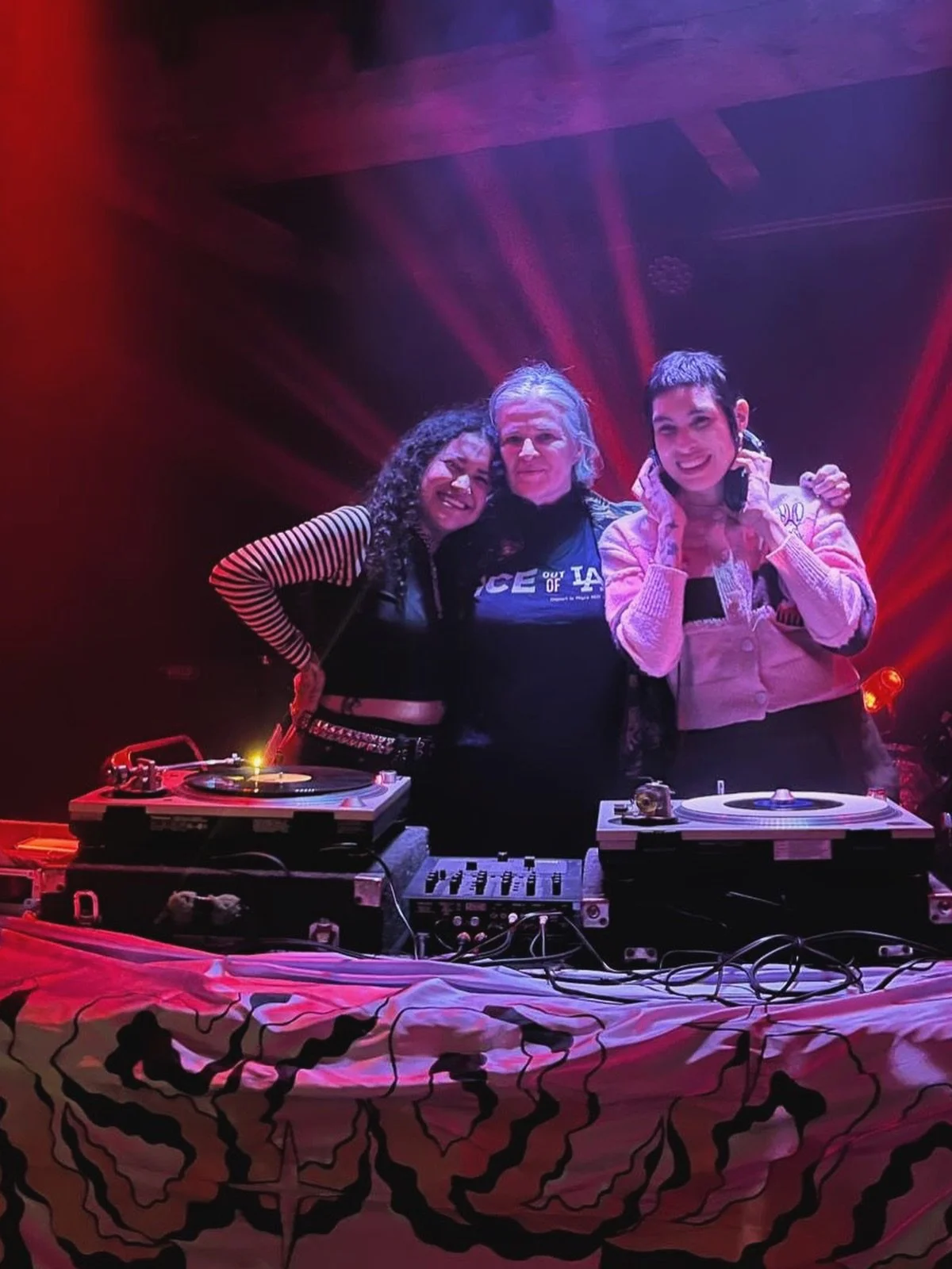 Recap from Sat ✺Discolocas At the launch party of @showup_nyc at @maindragmusic ✺ , a lot of good music from New York's music scene✺ thank you @alexcorre &amp; @sol_aramendi_vinylsun for the amazing set full of rock and roll with the latin vibes✨