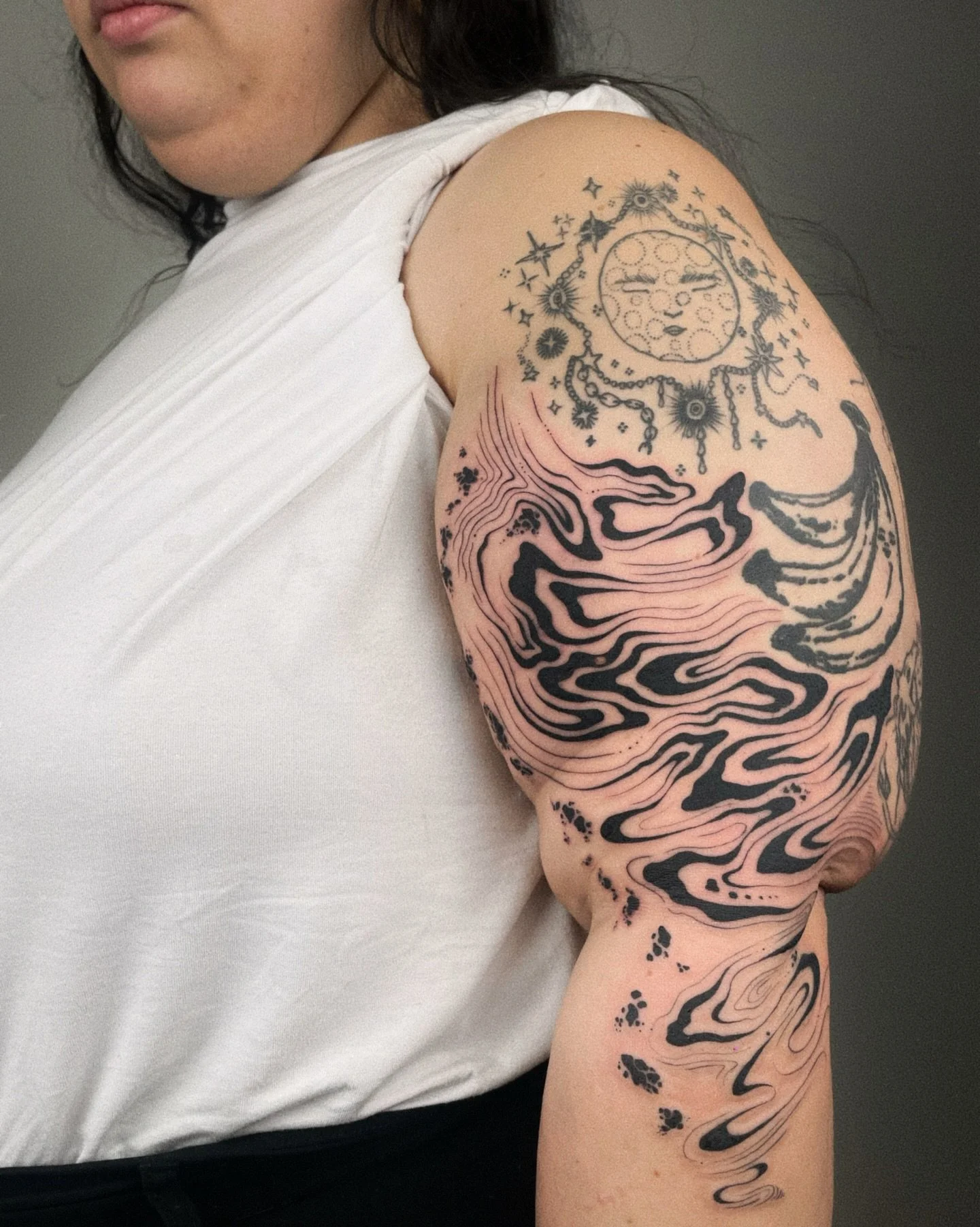 Psychedelic waves for Maria, freehand works are always so magical ✨ Thanks, Maria! 
.
.
.
.
#laroots #psychedelictattoo #newyorktattoo