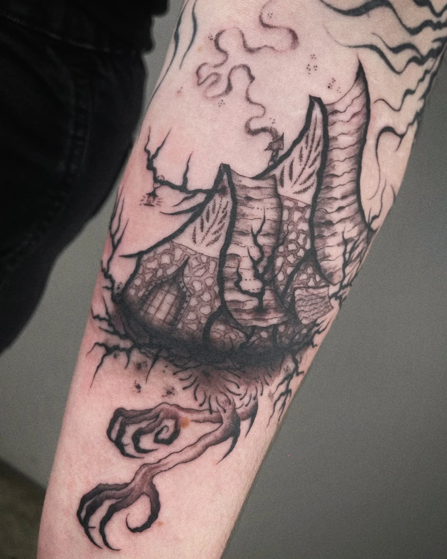 Baba Yaga for Hannah. We are getting there.. For an arm sleeve. Thanks Hannah for always trusting in my work 🌹
NYC&bull; Books Open for Spring! 

For any inquiries, please check the link in my bio or a DM is always welcome. 
Gracias!
Done at @thesec