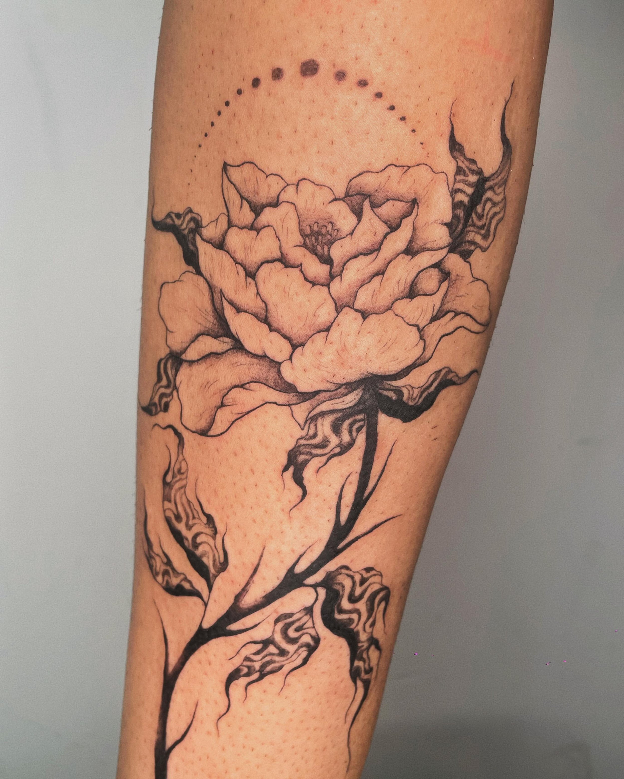 Flowers season in the Black Forest 🌺 custom peony with raices for Uma 🌹 Currently booking tattoo appointments in New York For the rest of May, Jun &amp; Jul.
For any inquiries please DM me or check the link in bio.
Gracias!