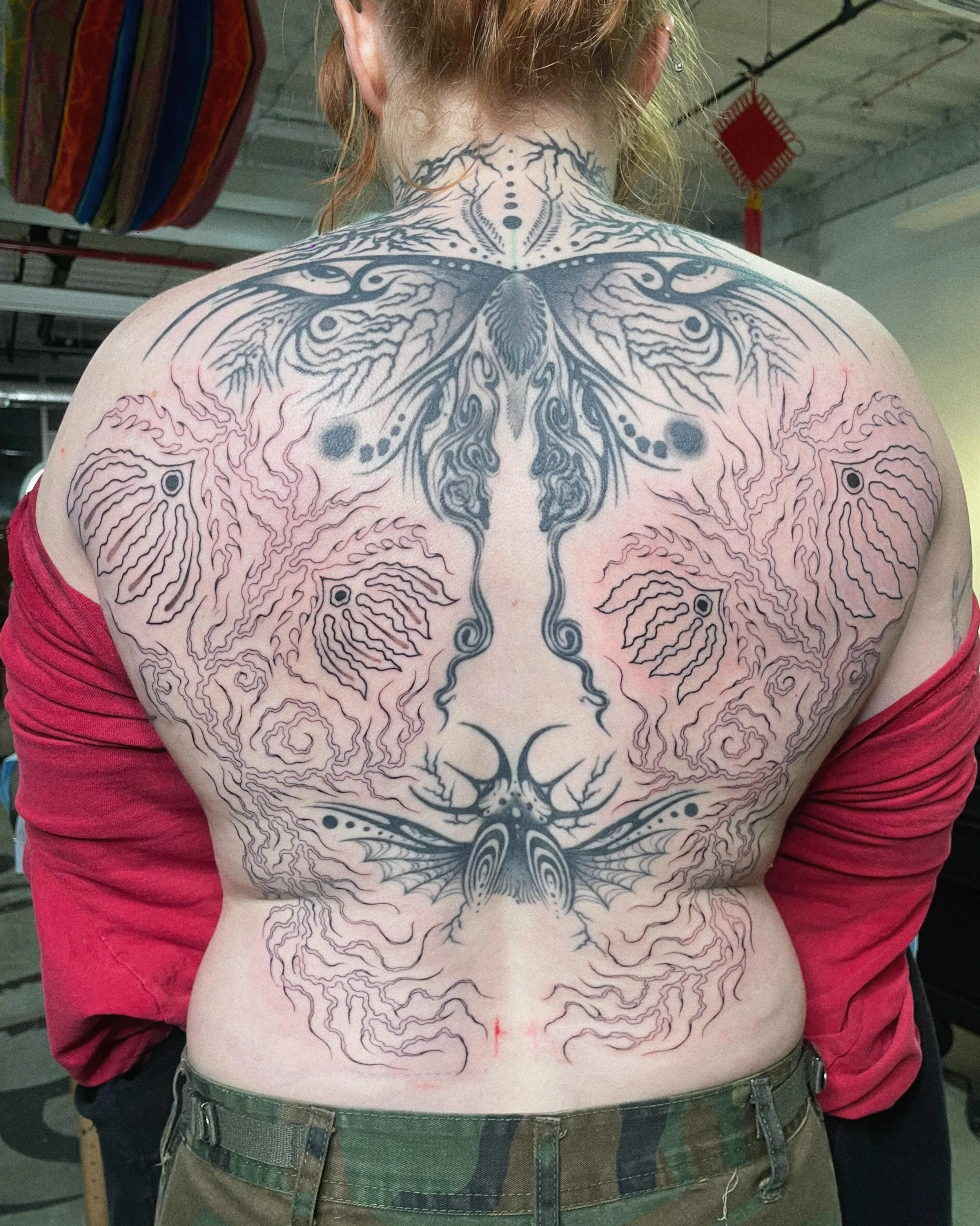 Work in progress on this back project for Sam ✨ It&rsquo;s nice to experience the process step by step ✨we didn&rsquo;t know we were going to end up doing a full back piece. Thanks so much, Sam, for your trust and good energy. Stay tuned for the next