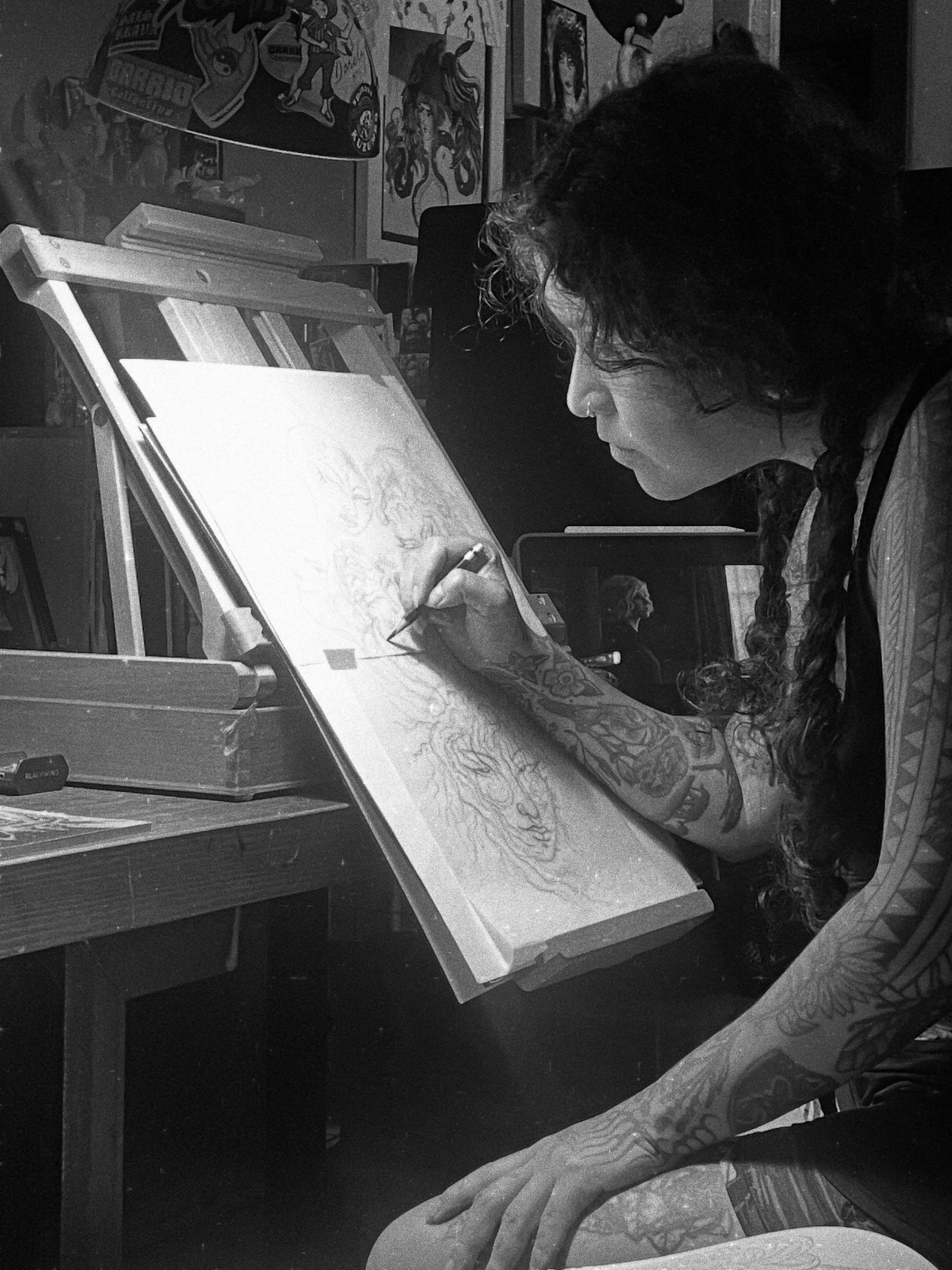 Compilation of dibujos ✴︎ Love this life between paper, pencils, lines, ink, machines and music. Me siento muy agradecida y afortunada. Que vivan los dibujos!