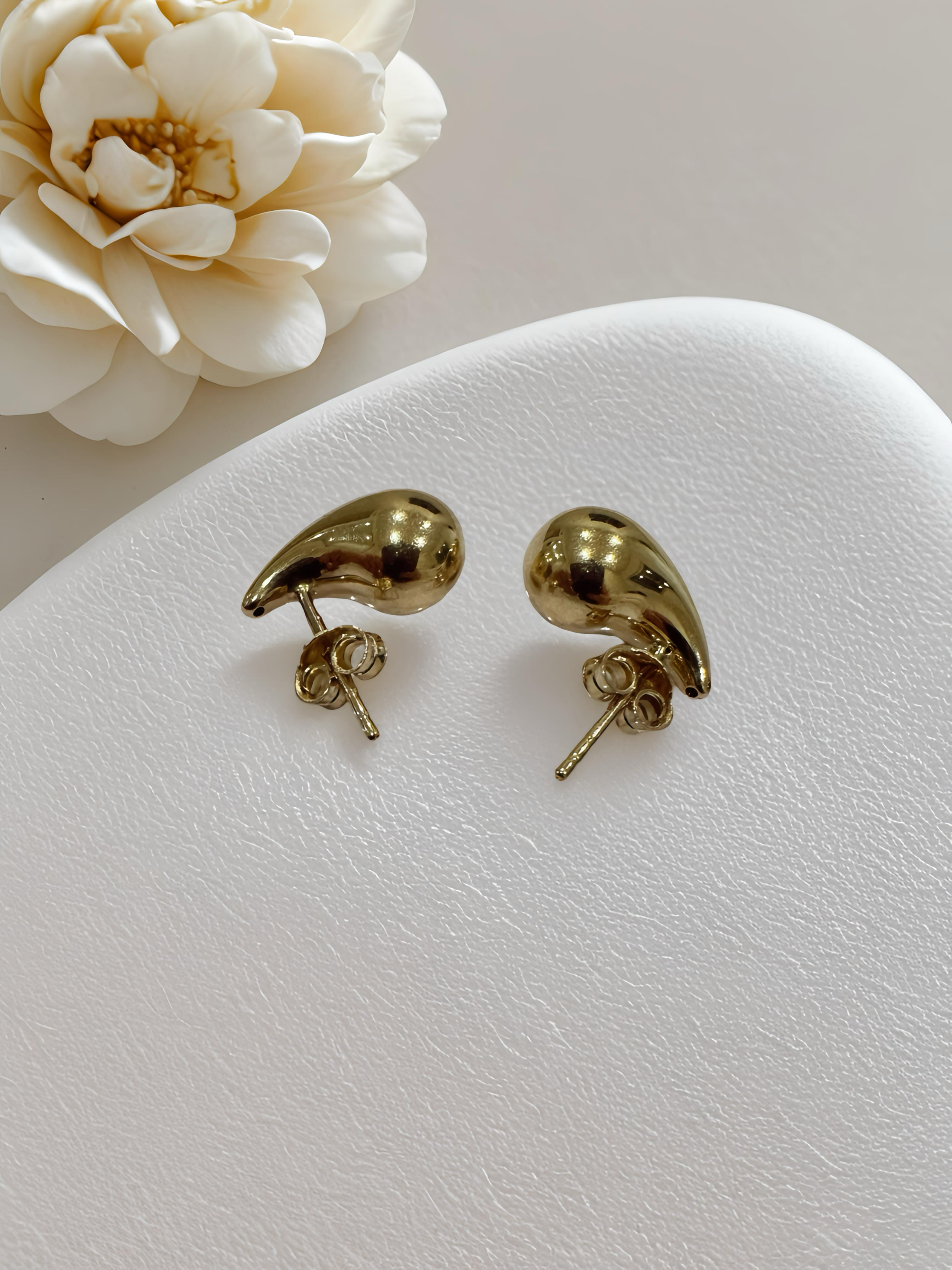 Small Gold Drop Earring