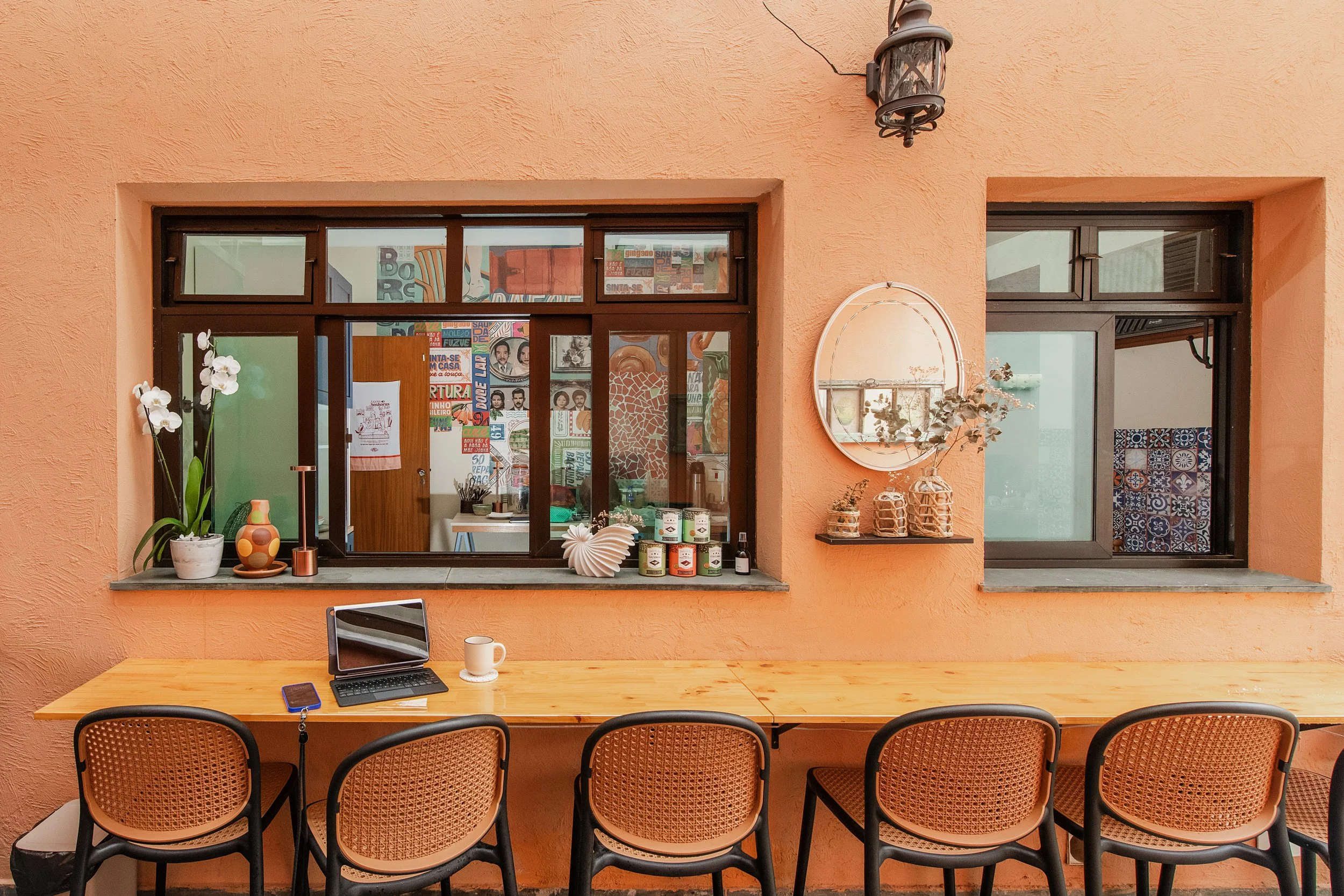 Estação Cora da Casa Cuia, espaço compartilhado para café, leitura e trabalho em Perdizes.
