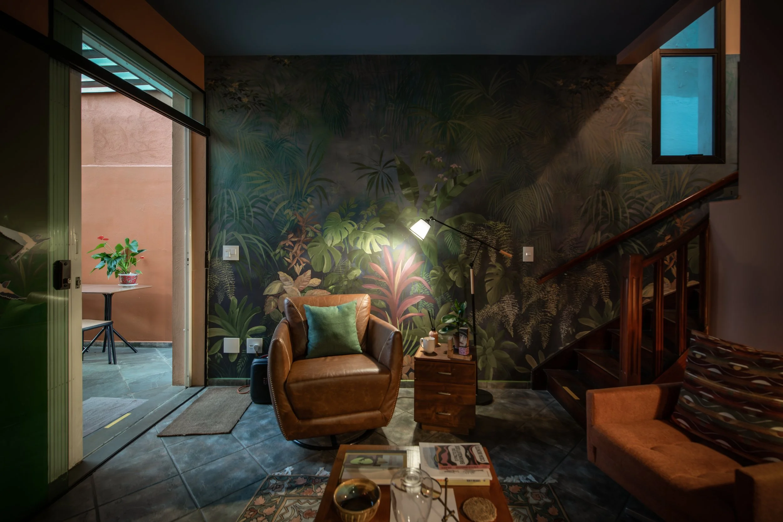 Ambiente silencioso da Sala Trudruá, coworking em Perdizes para assento avulso.
