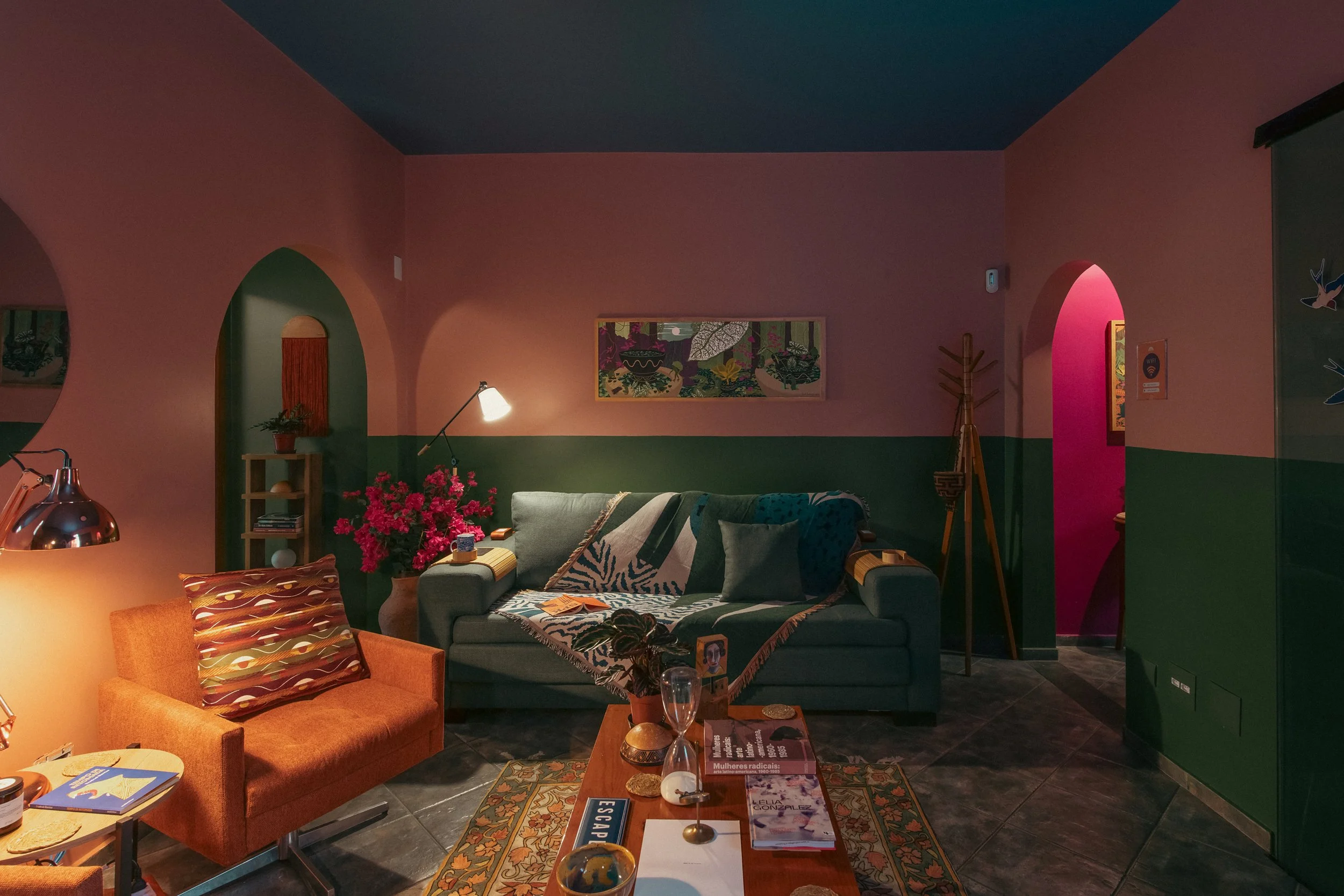 Sala Trudruá da Casa Cuia, sala acolhedora para leitura, trabalho silencioso e café em São Paulo.