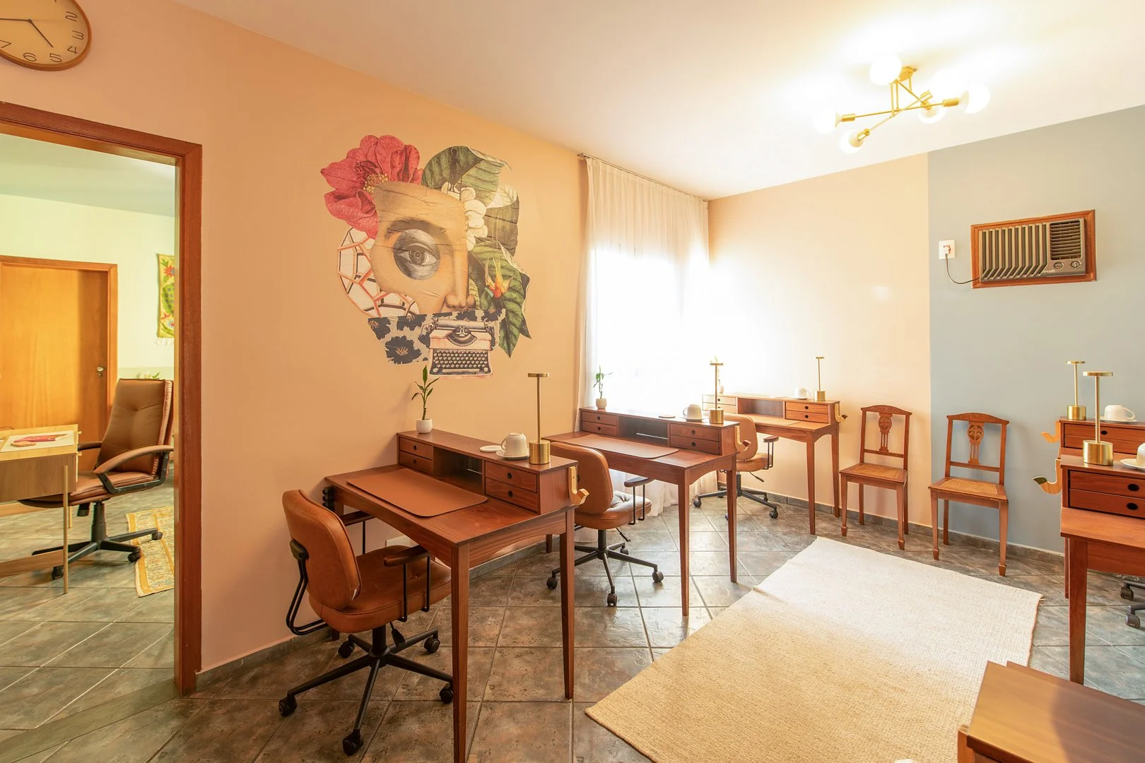 Coworking da Casa Cuia em Perdizes, com estrutura para trabalho, leitura e pesquisa na Sala Clarice.