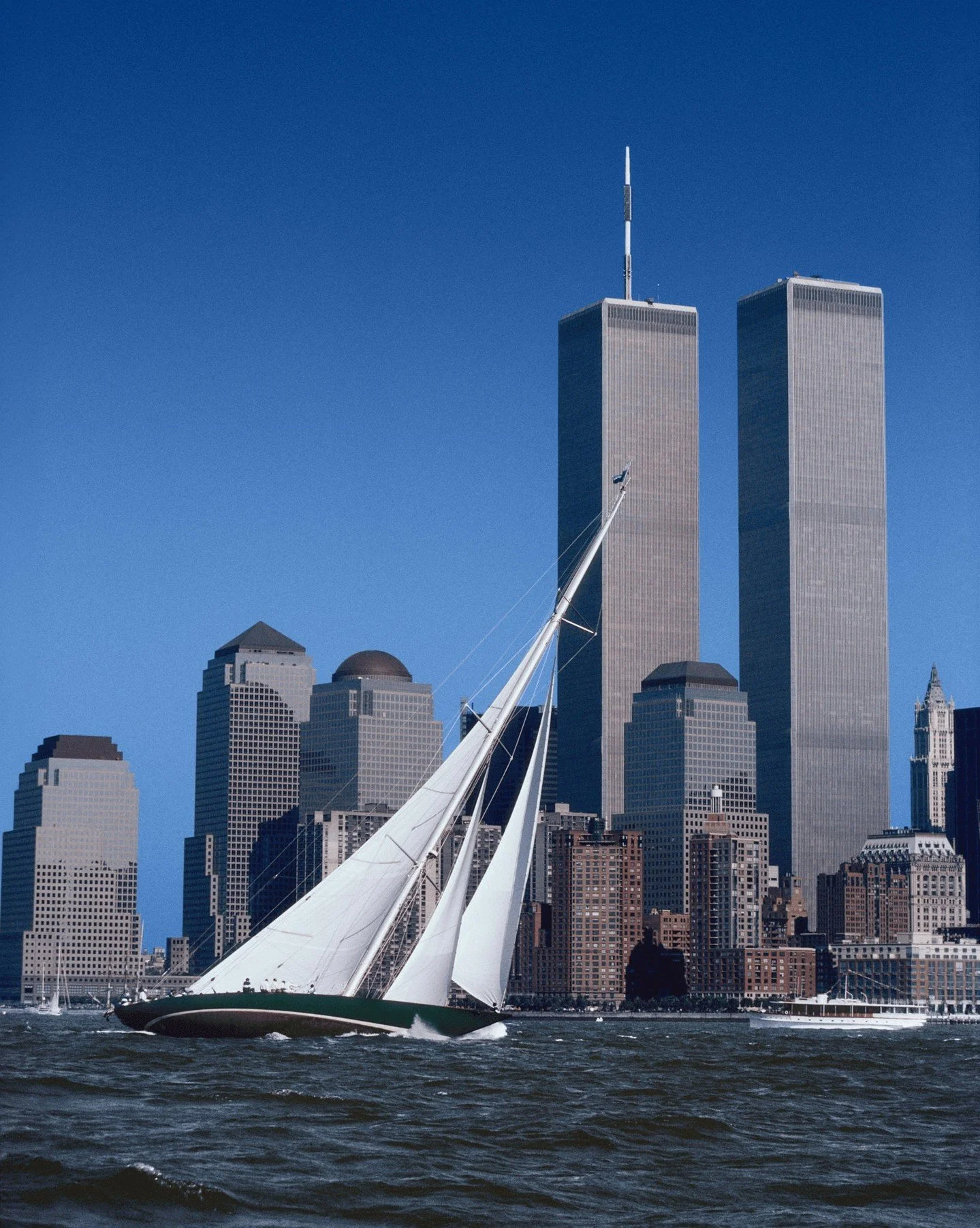These images of SHAMROCK and ENDEAVOR will always pull my heartstrings ❤️ 🏙️ 

Never forget.