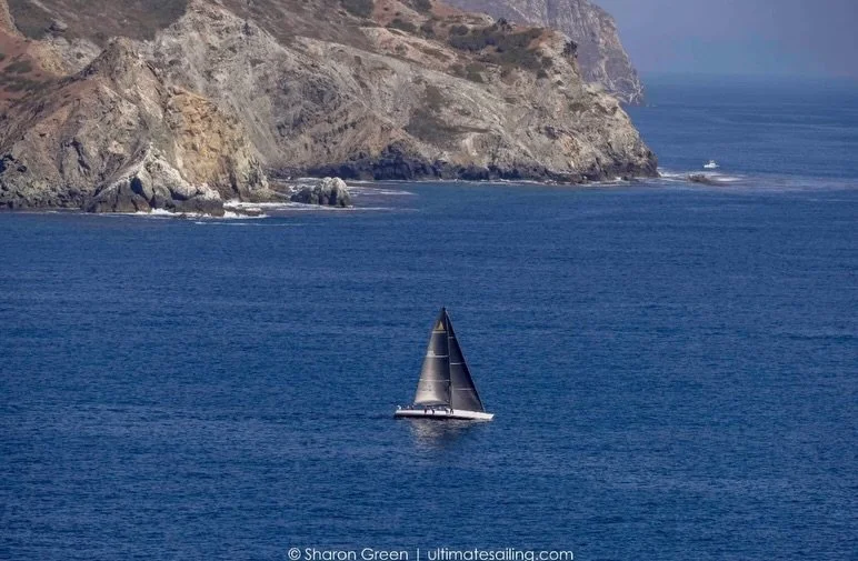 An eye in the sky perspective 📸 🚁. 

From @transpacrace ⬇️

As Catalina fades behind them, 2,225 miles of open ocean lie ahead.

Out there, sailors see it all: changing winds, big waves, amazing sunsets, and wildlife that makes the whole trip unfor