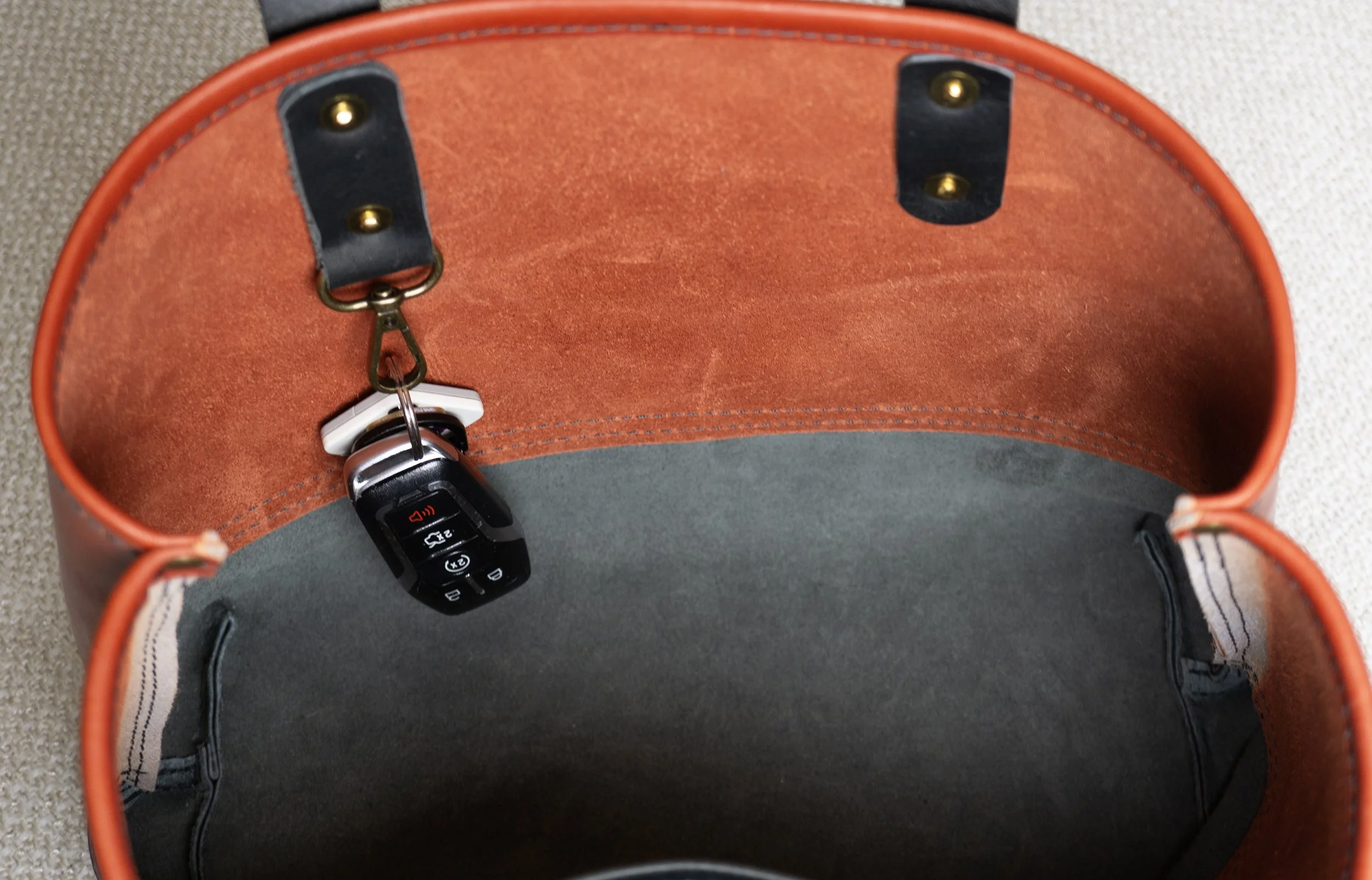 The Everyday Tote - Rust_Charcoal - Keys.jpg