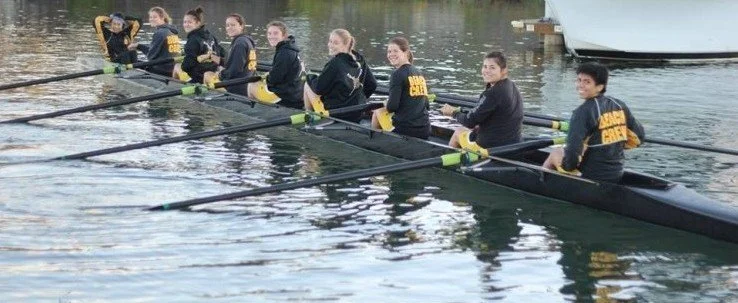 Women's Varsity Eight Finishes First at Newport Chase