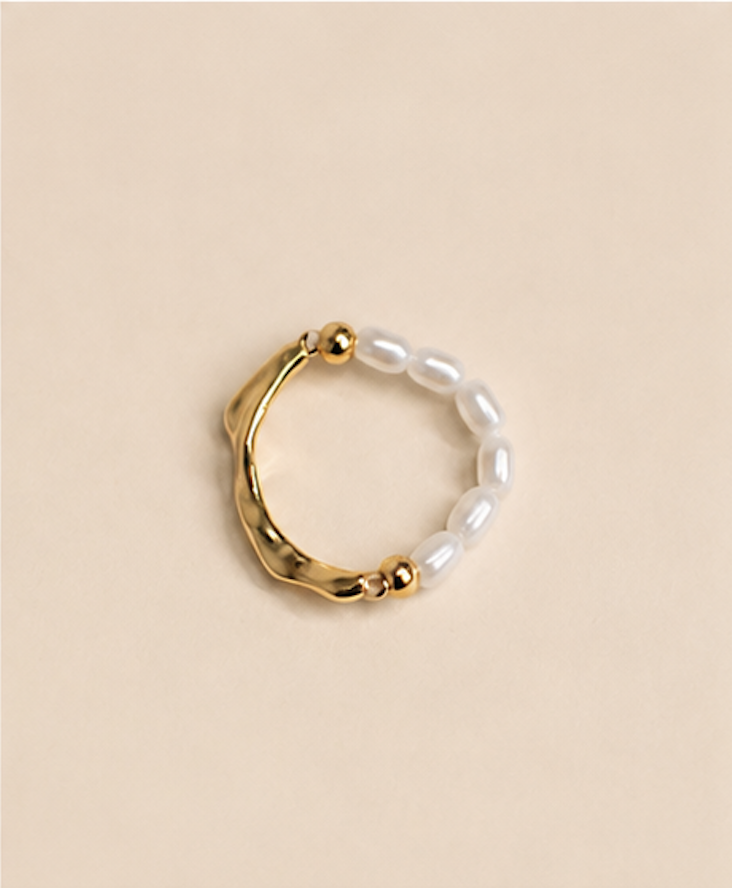 gold ring with pearls5.png
