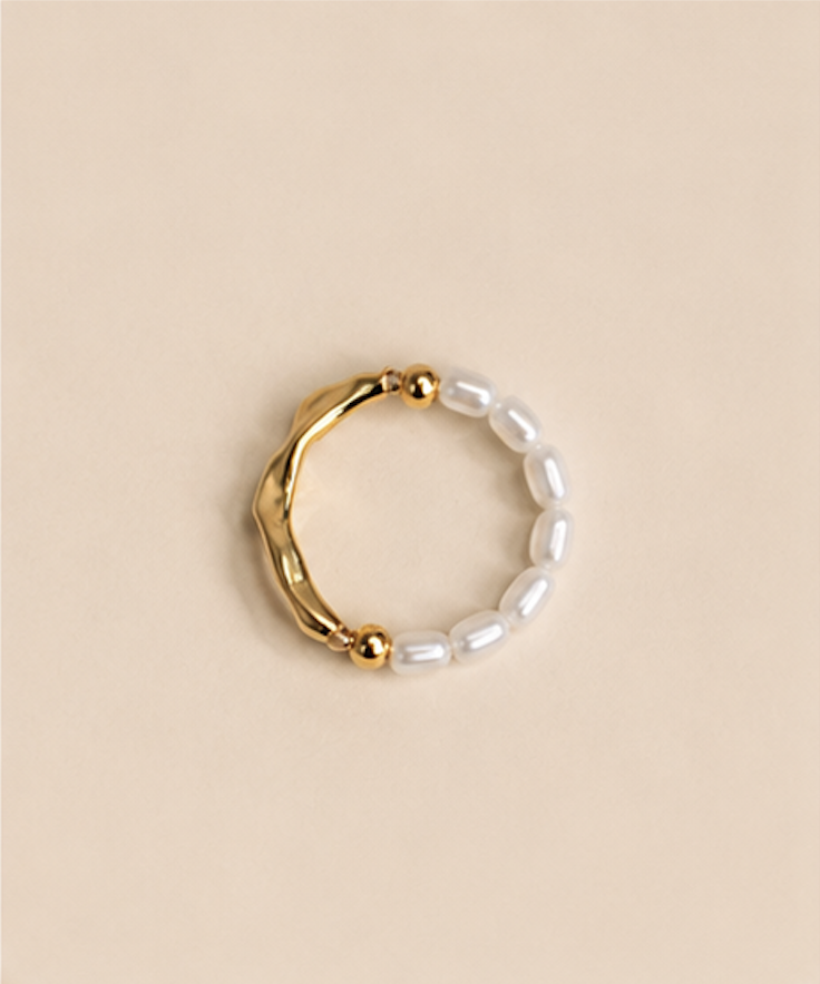 gold ring with pearls2.png
