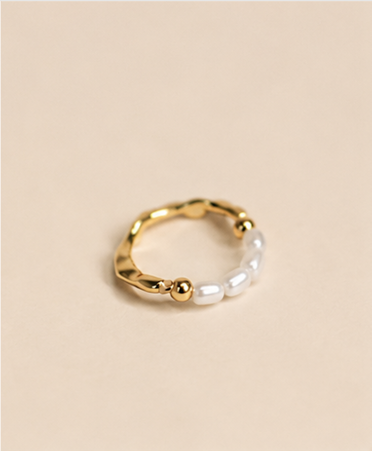 gold ring with pearls1.png