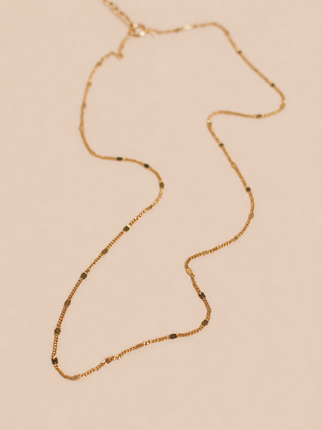 gold necklace 1.png