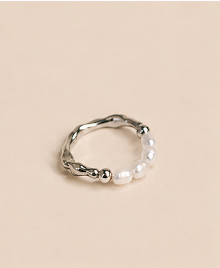 silver ring with pearls2.png