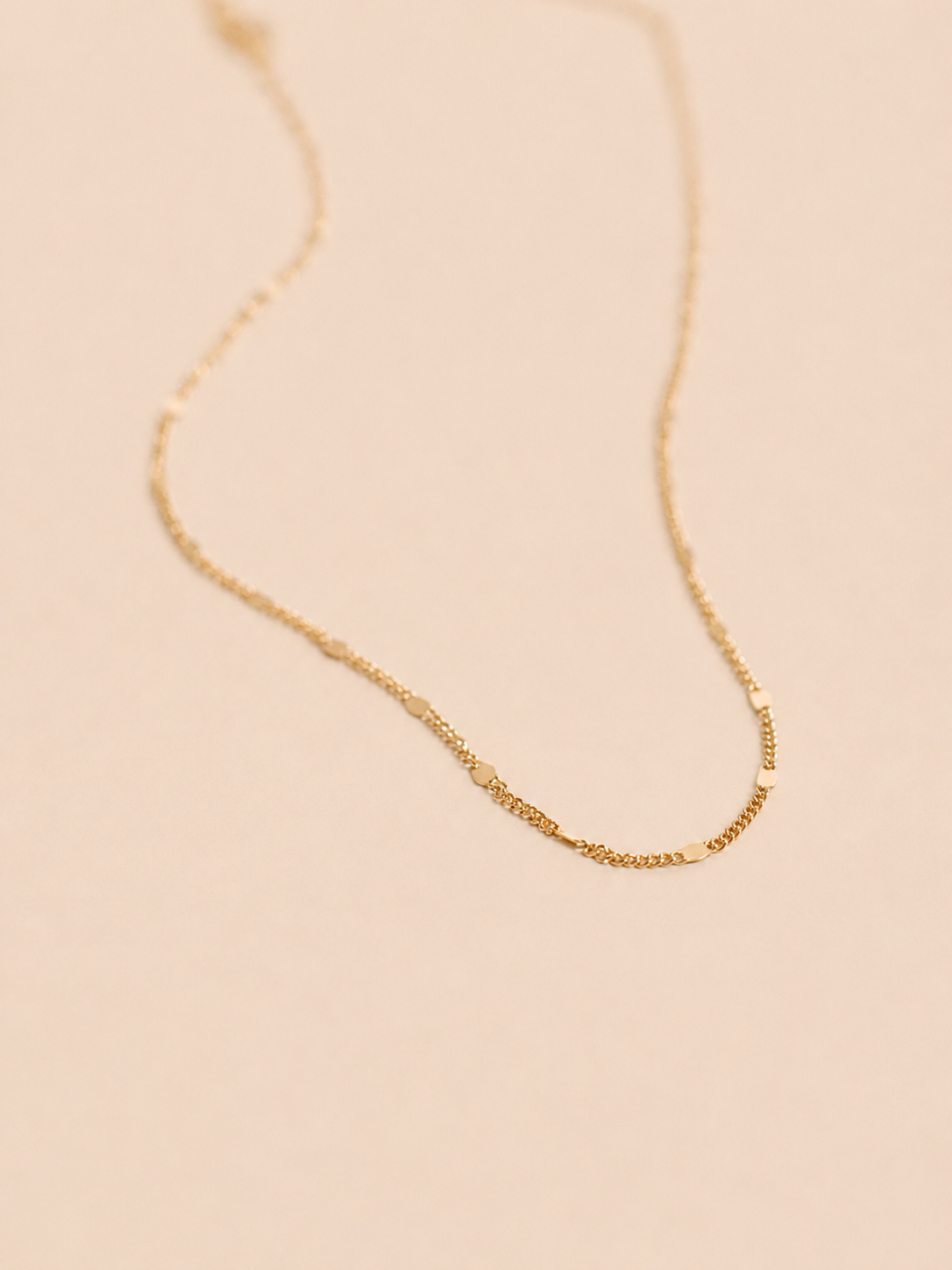gold necklace 3.png