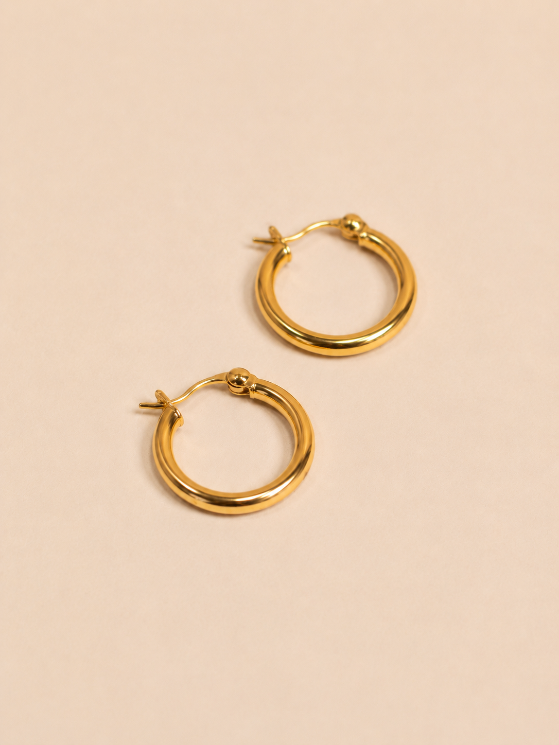 gold vermeil hoop.png