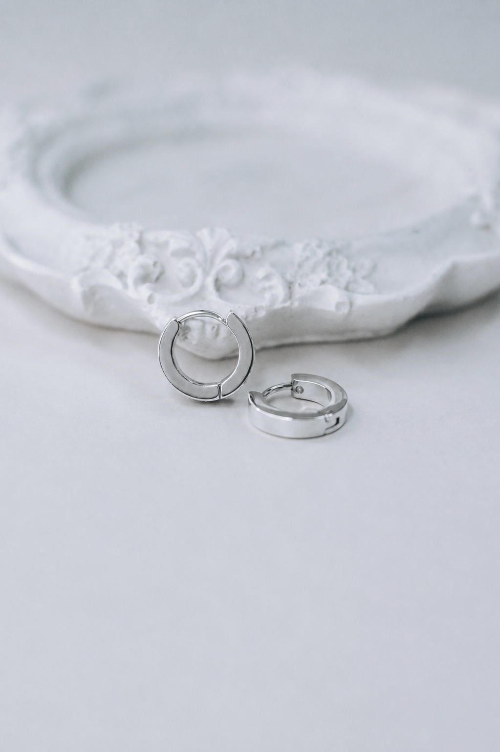 silver mini huggie 2.png