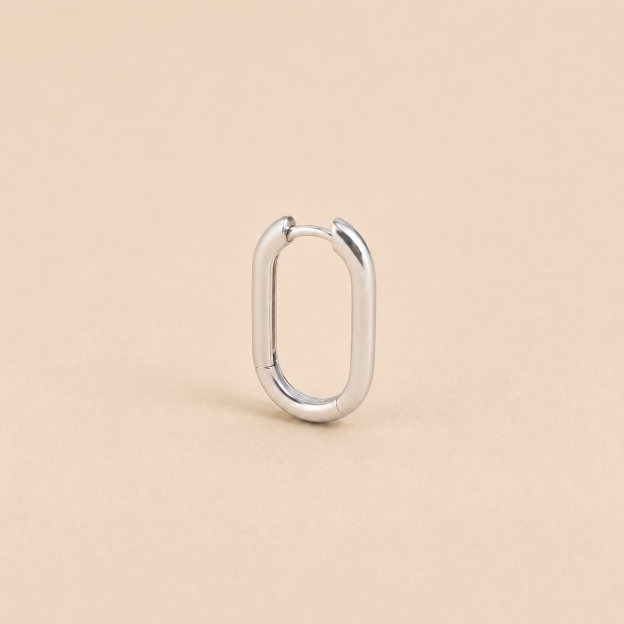 Earring silver oval.png