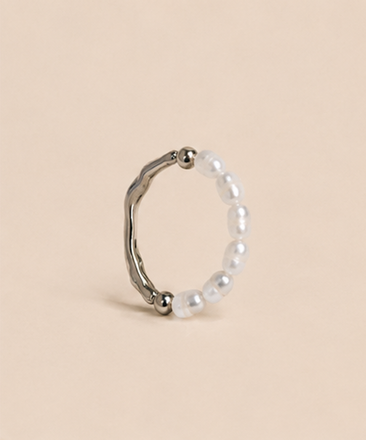 silver ring with pearls4.png