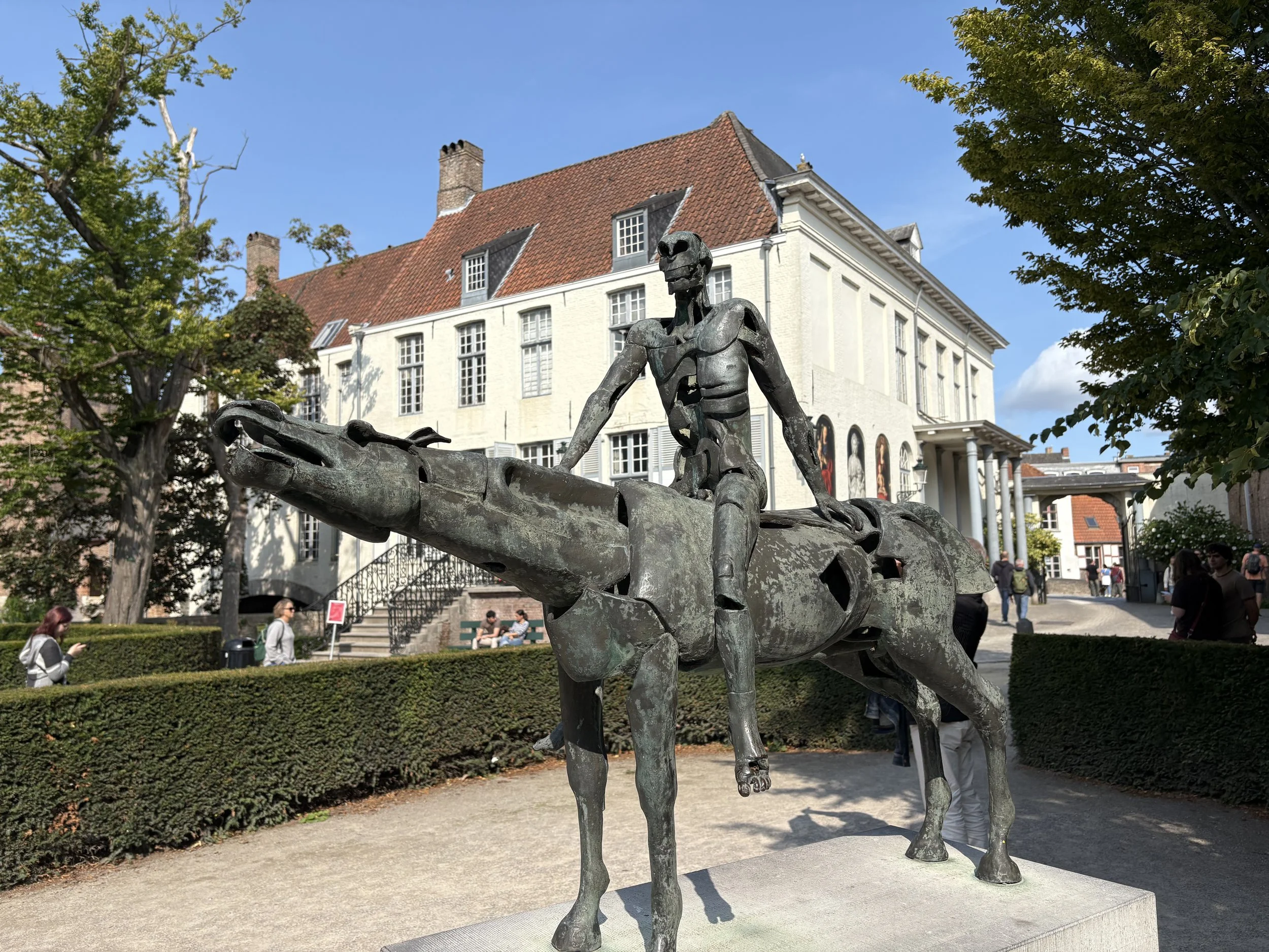 ModernSculptureBruges.jpg