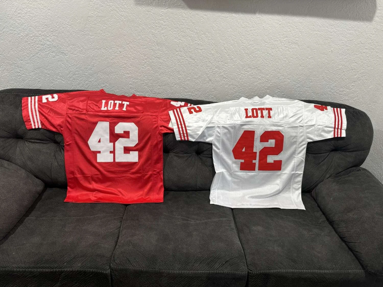 Ronnie Lott 49ers throwback jersey

Men sizes only!