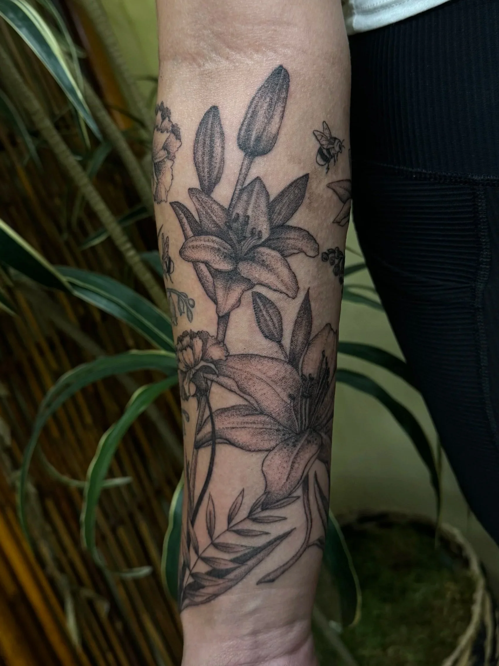 Fineline floral lily half sleeve
